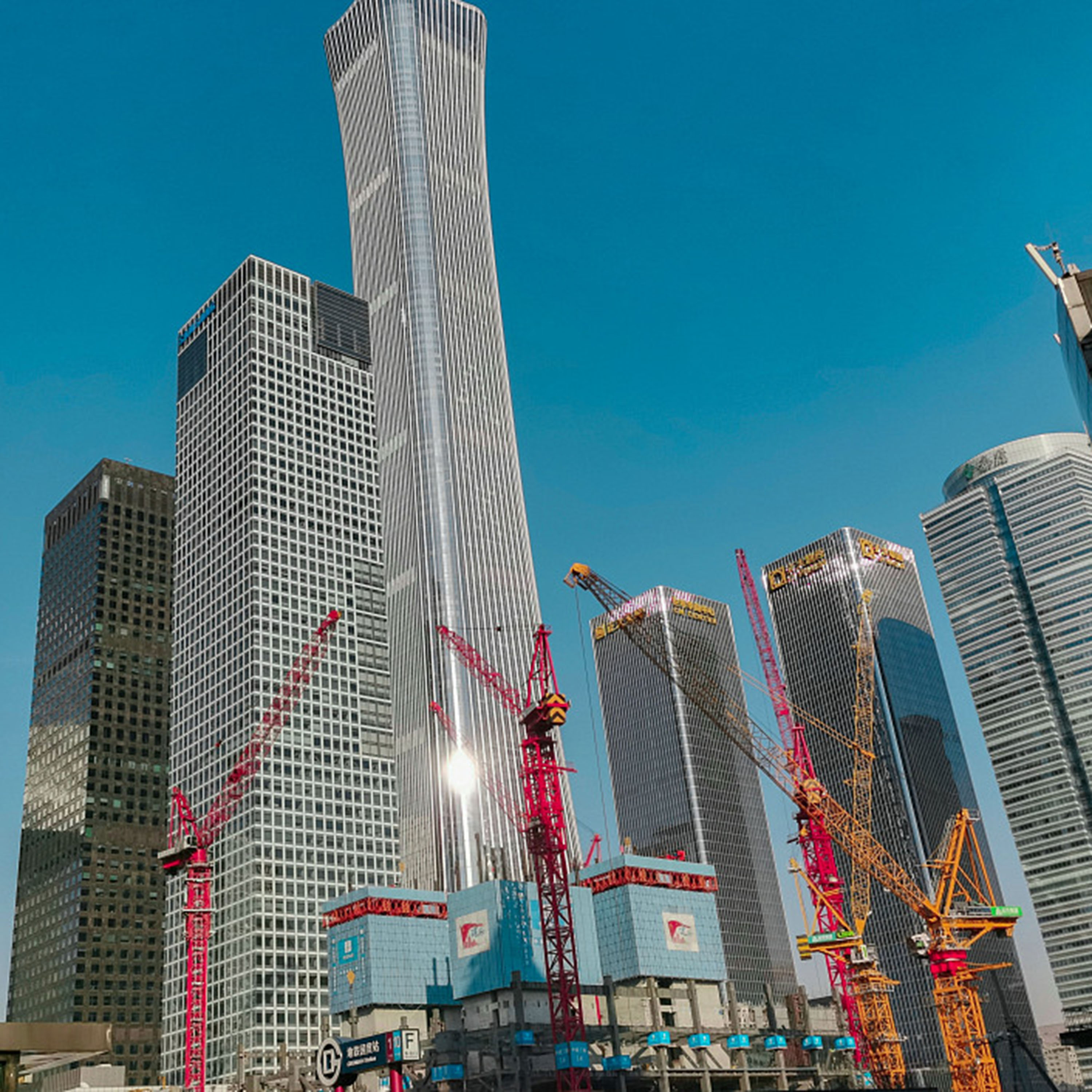 cover of episode "Make before break" - a focus of China's economic work in 2024