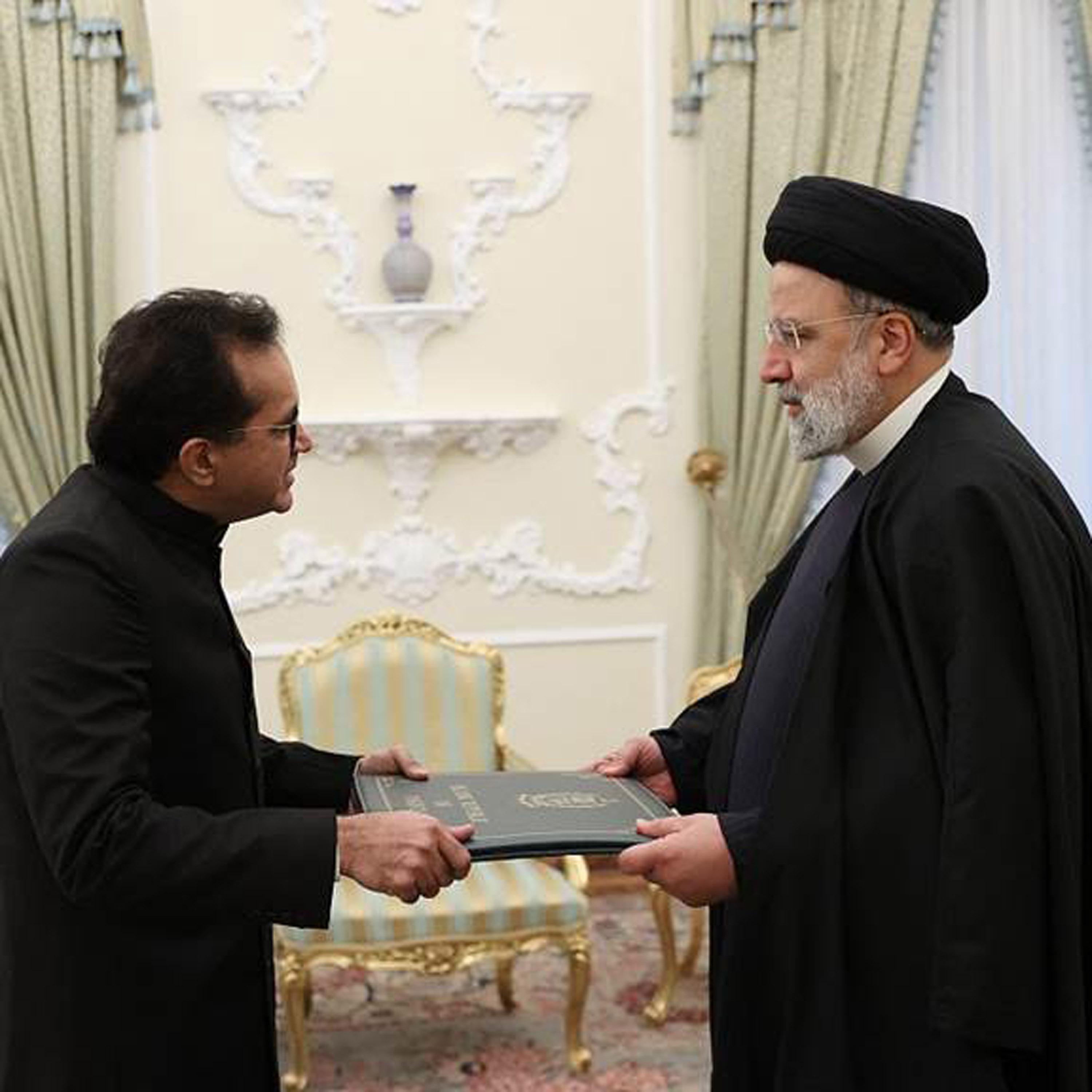 Iranian president stresses coordination with Pakistan to safeguard border