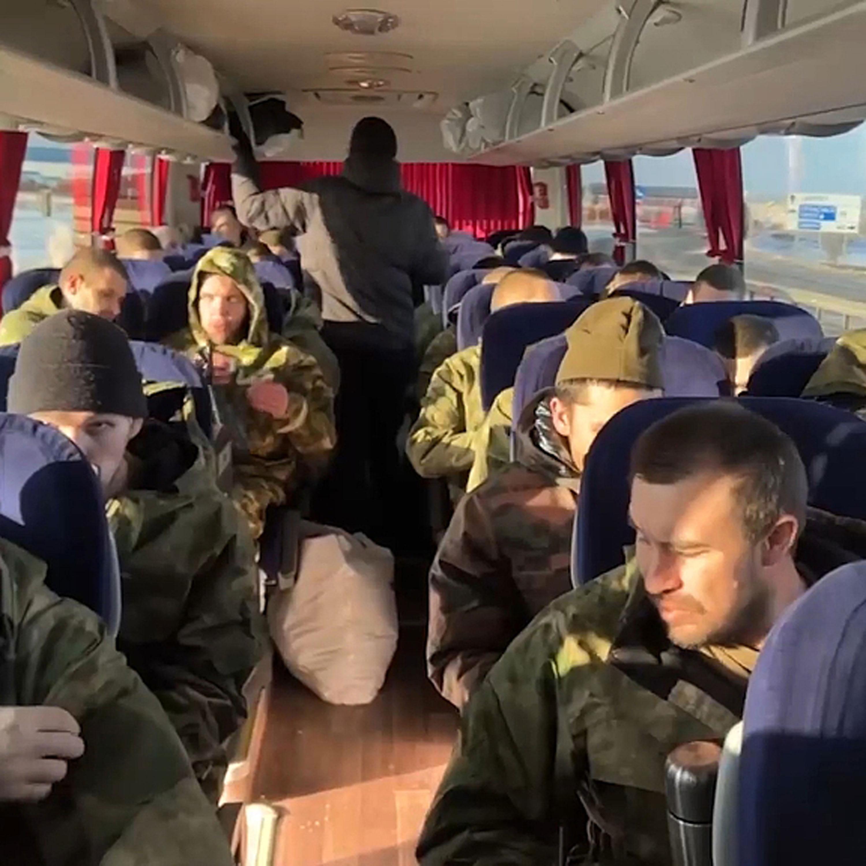 195 Russian soldiers return from Kyiv-controlled territory after talks