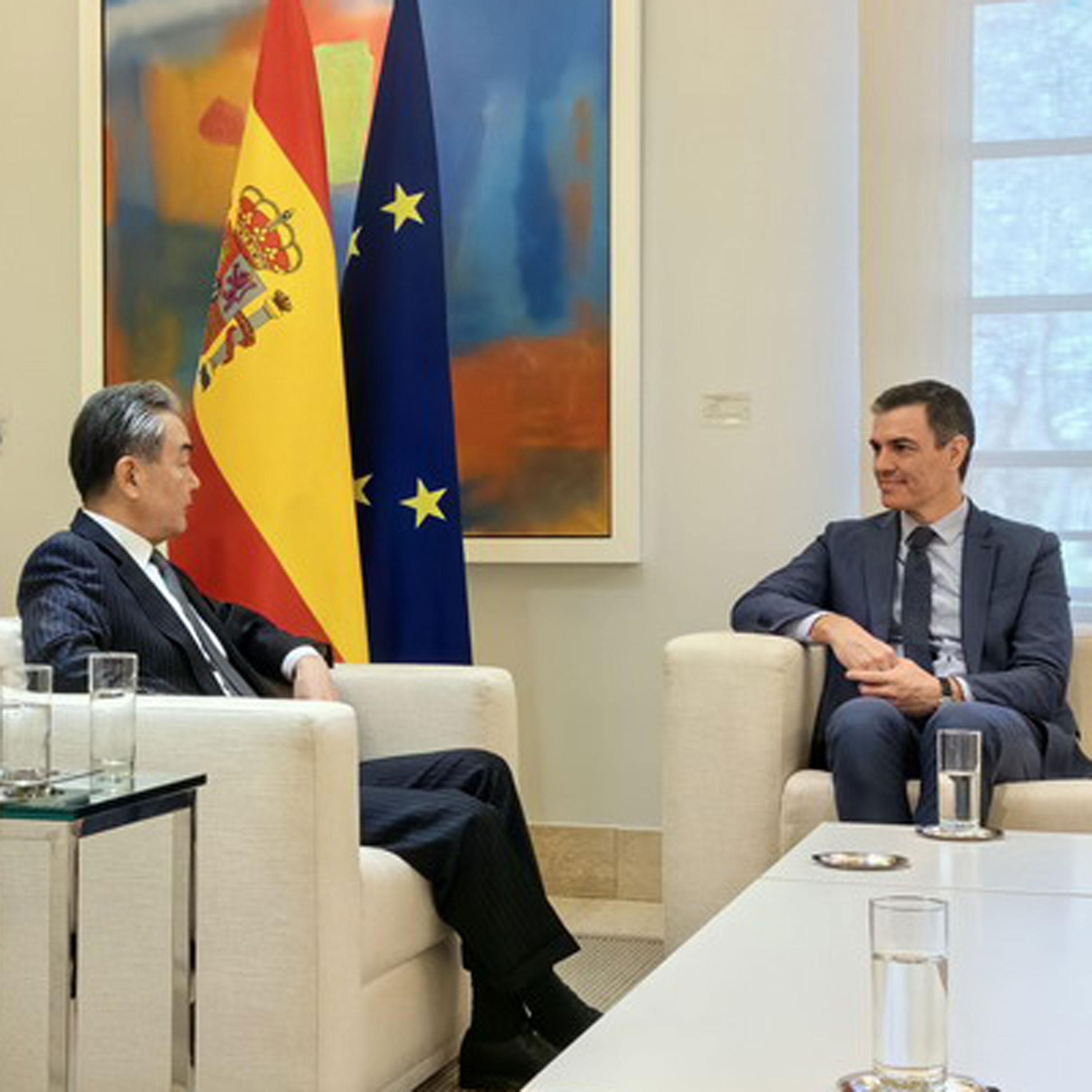 Spanish prime minister meets Wang Yi
