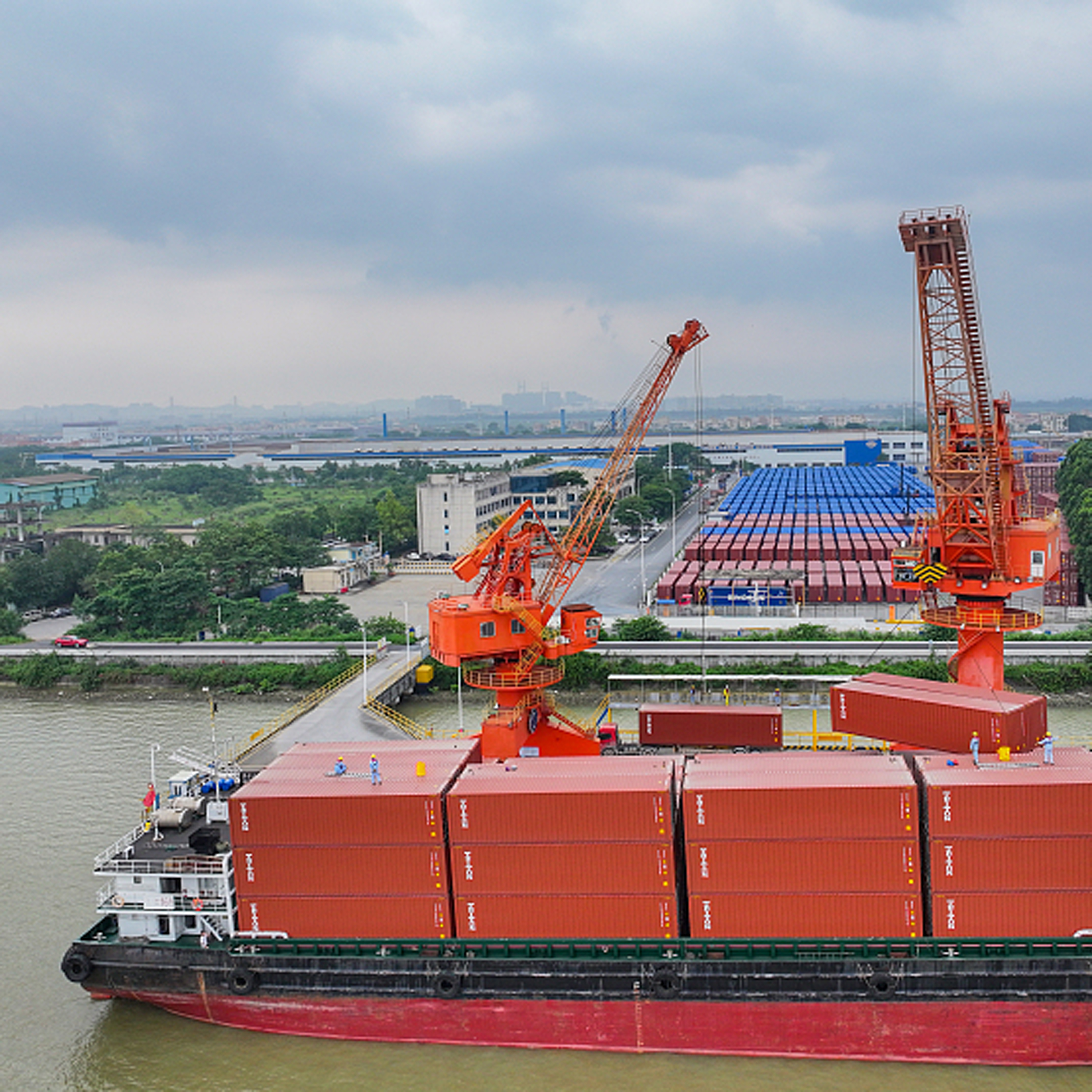 China's foreign trade up 6.1 percent in H1