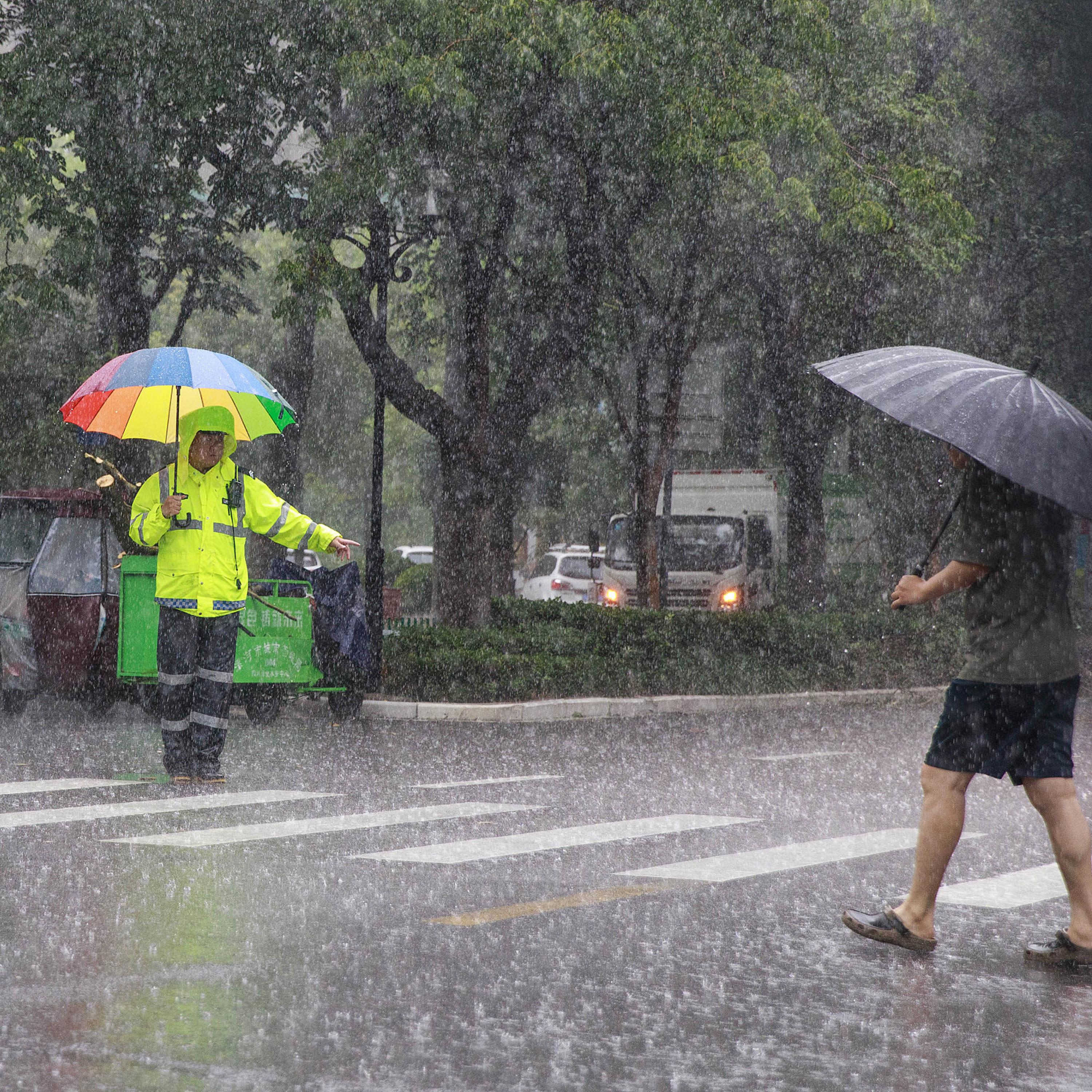 Chinese meteorological authorities issue rainstorm alerts for 10 provinces and regions