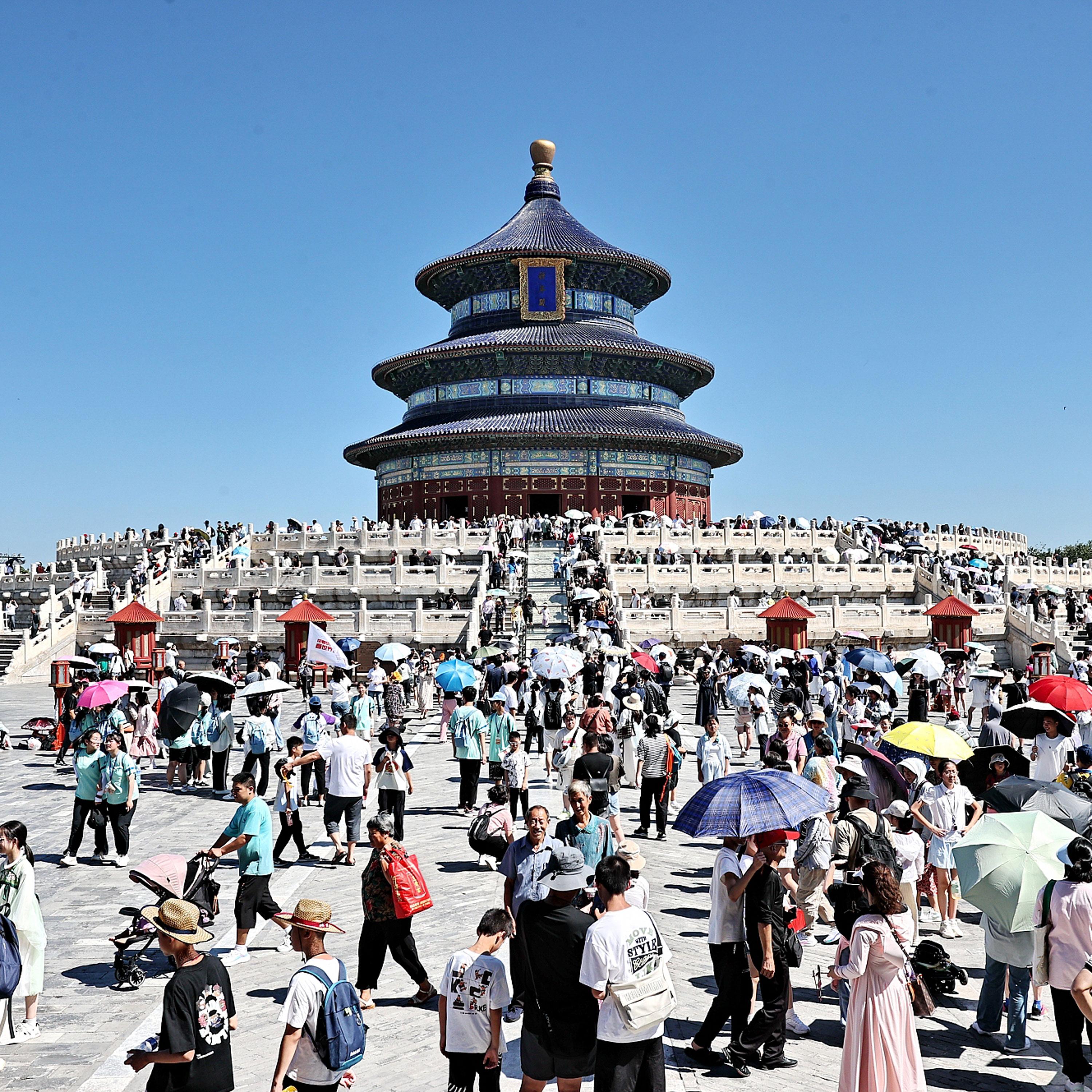 Beijing renews alert as heat wave persists