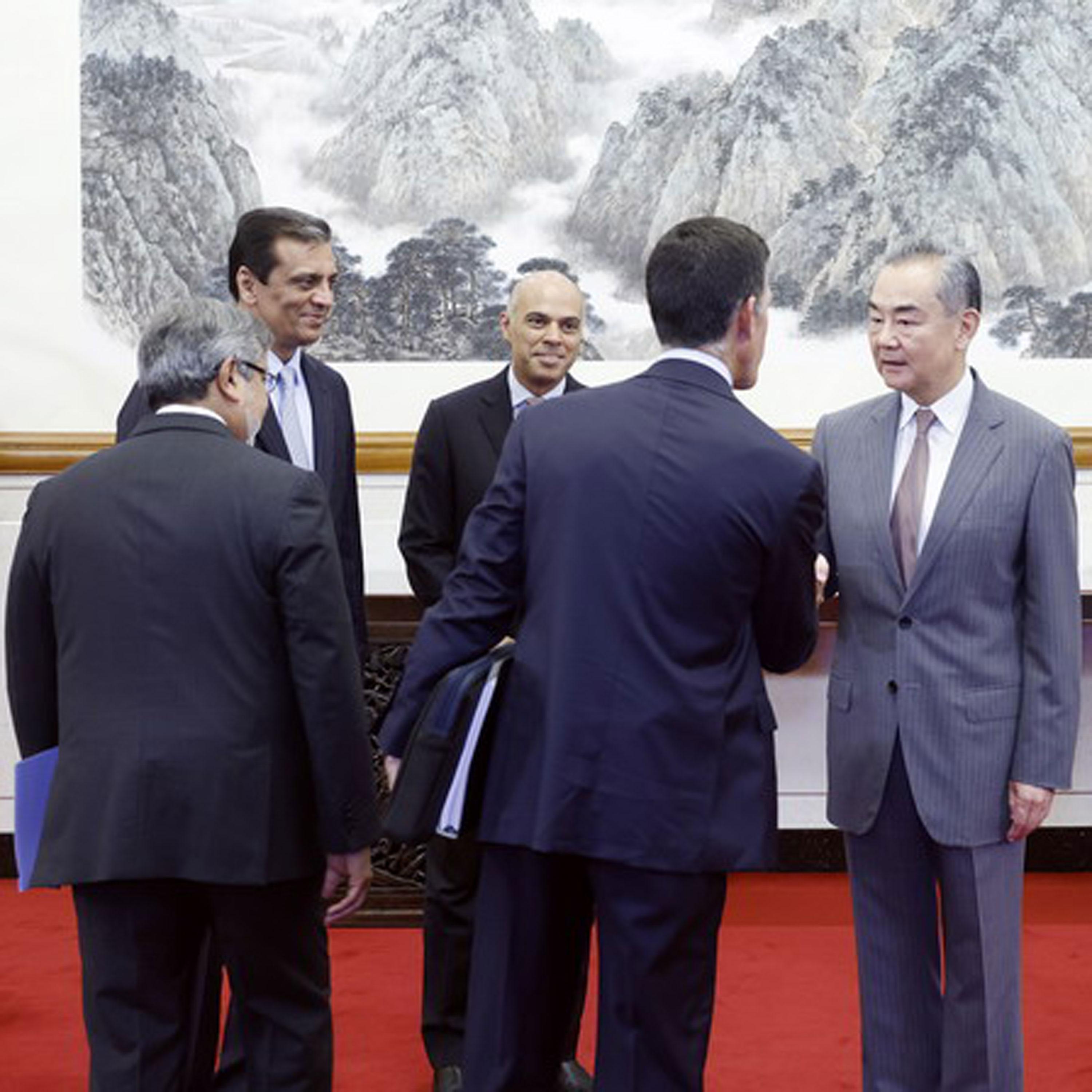 Wang Yi meets delegation of U.S.-China Business Council