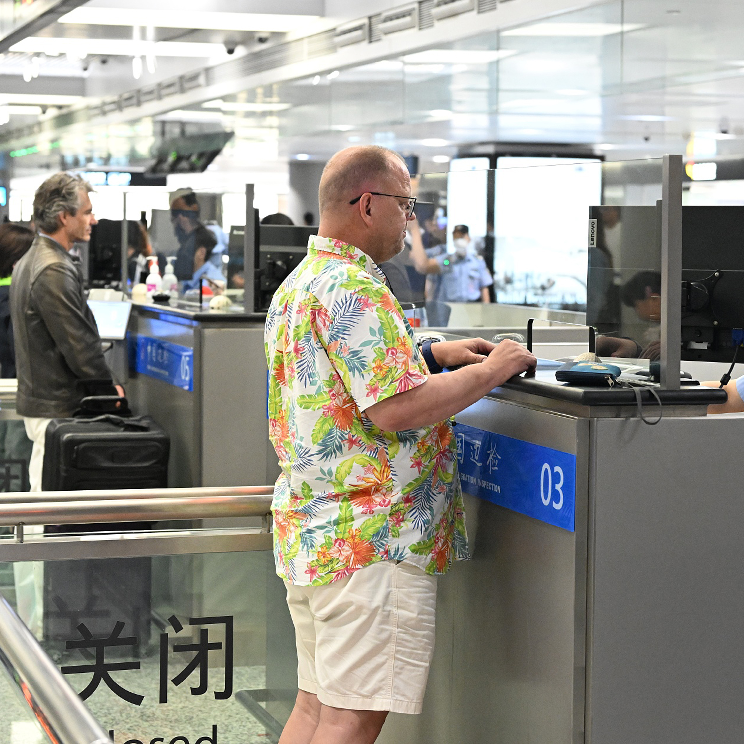 Increasing number of foreign visitors travel to China