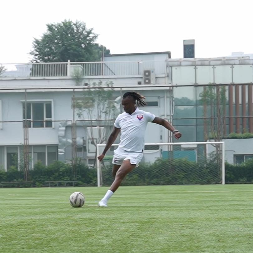 Zimbabwean football coach scores exchange goals in China