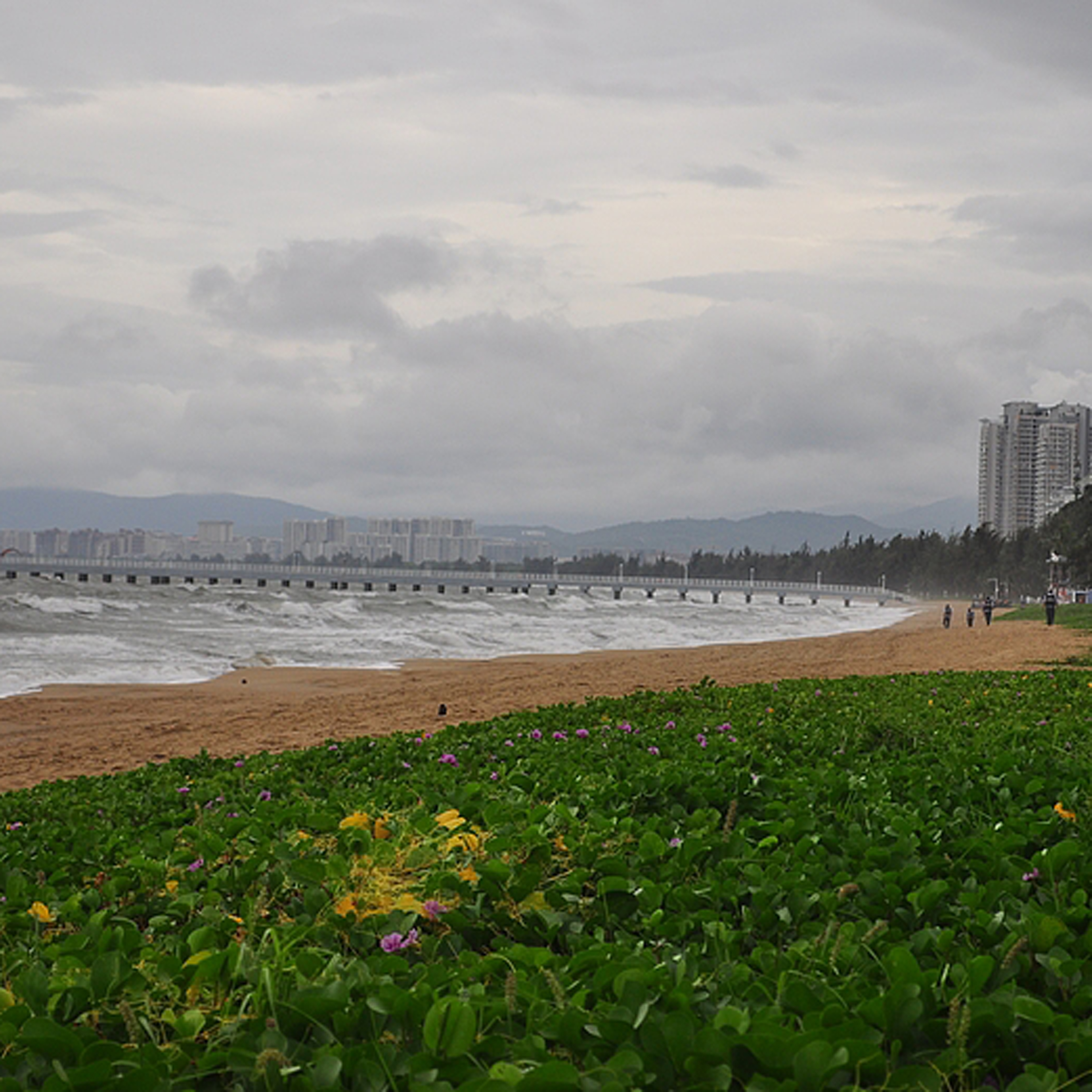Super typhoon makes landfall in South China's Hainan