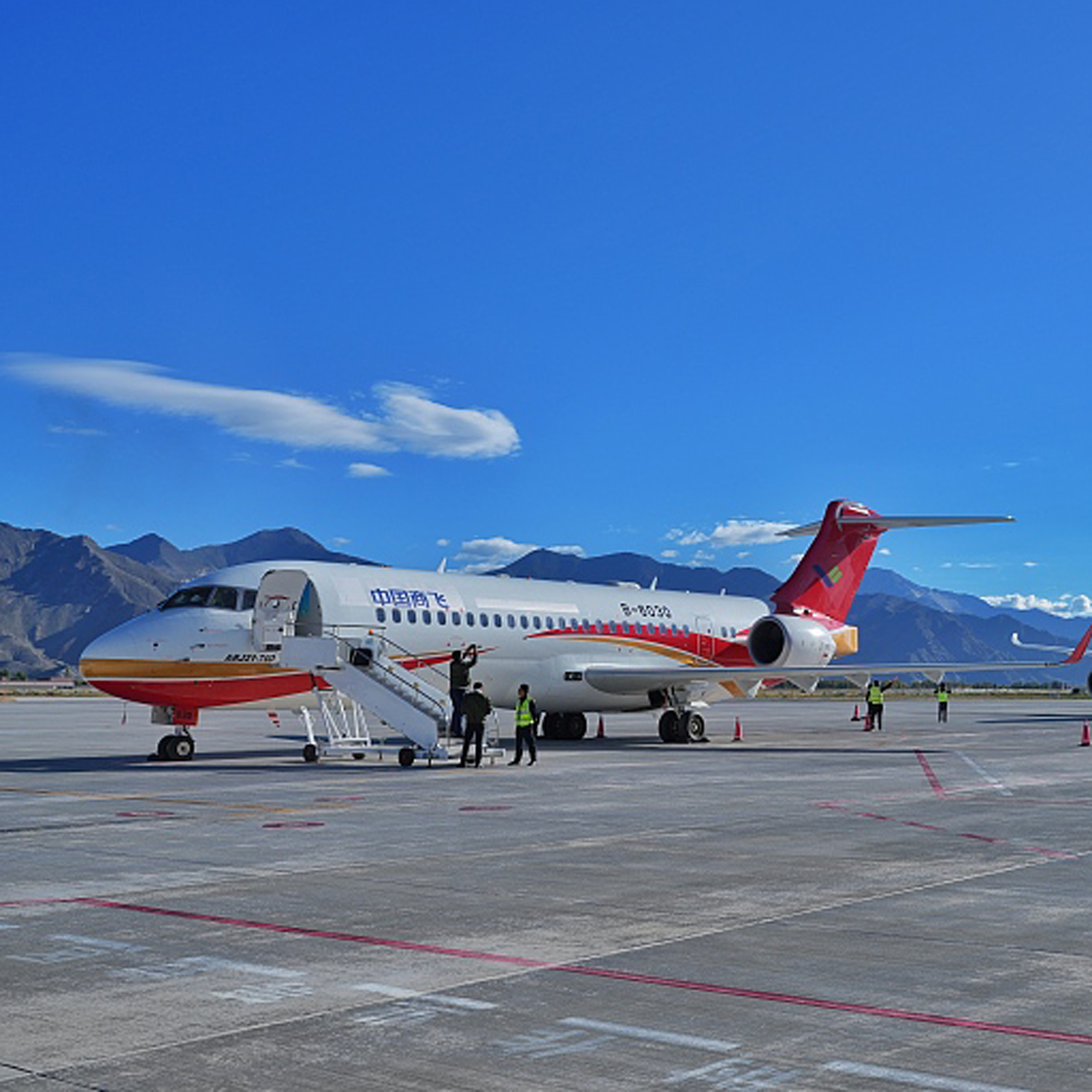 China's homegrown C919 aircraft arrives in Xizang for first time