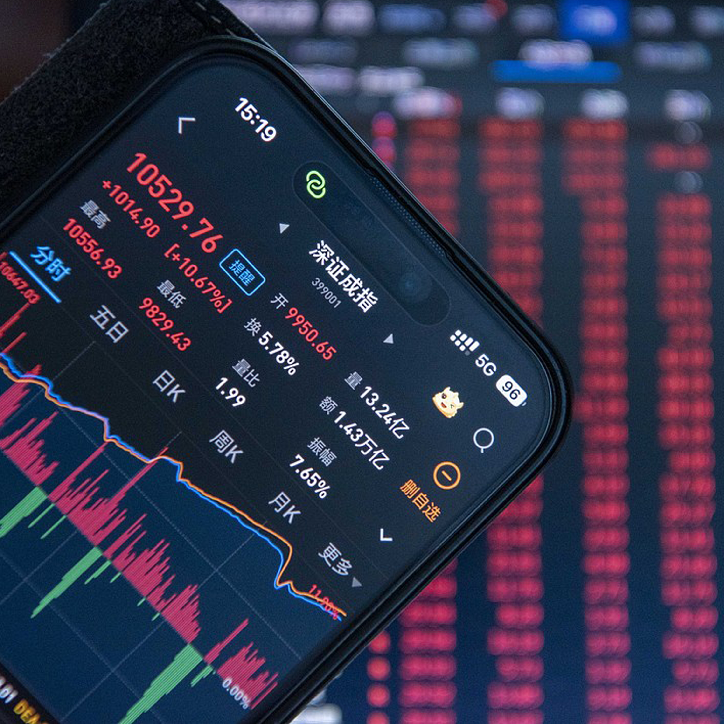 Chinese stocks' combined turnover hits 2.6 trillion yuan