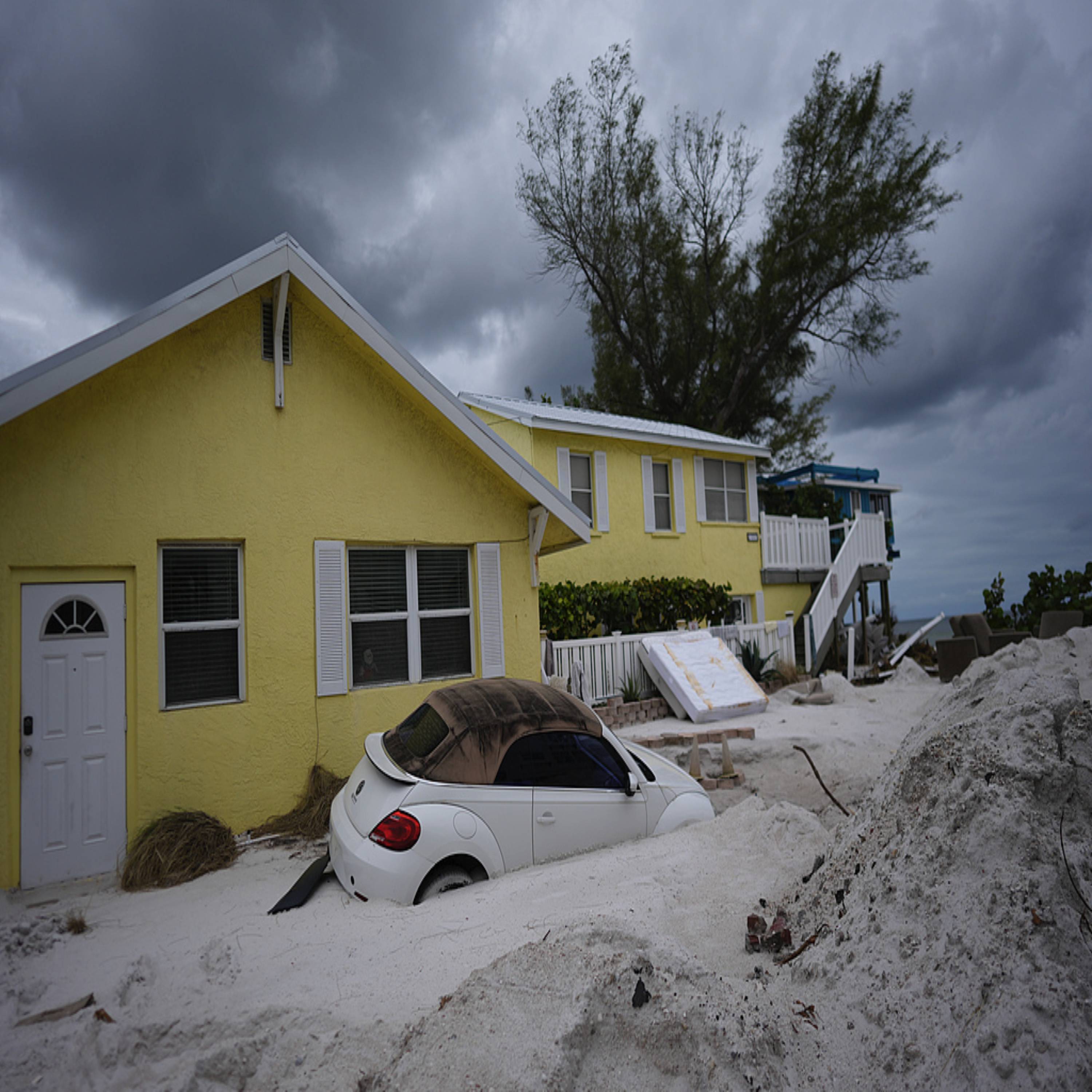 Hurricane Milton regains Category 5 intensity, forcing Americans to evacuate