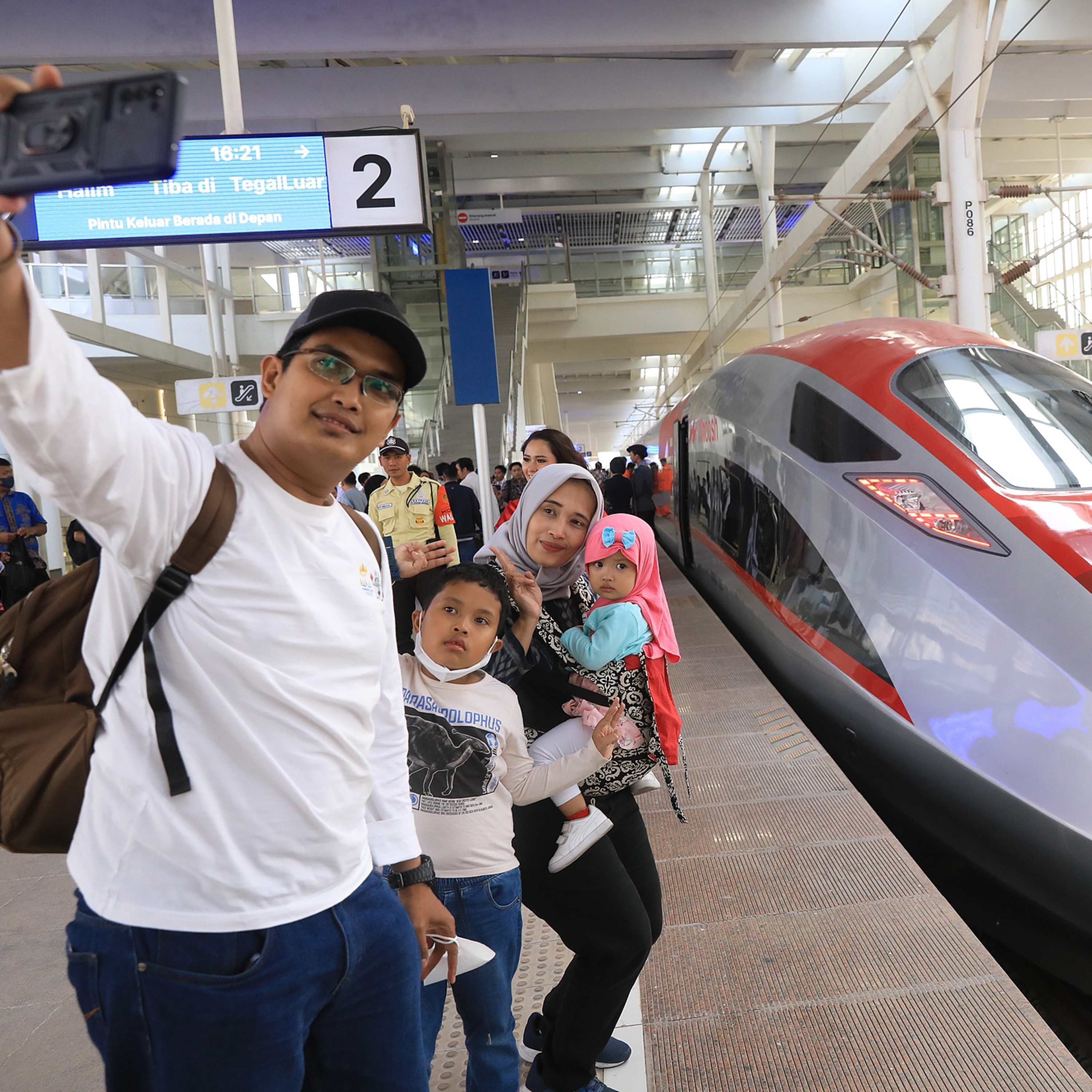 Nearly 5.8 mln passengers take Jakarta-Bandung high-speed rail in year one
