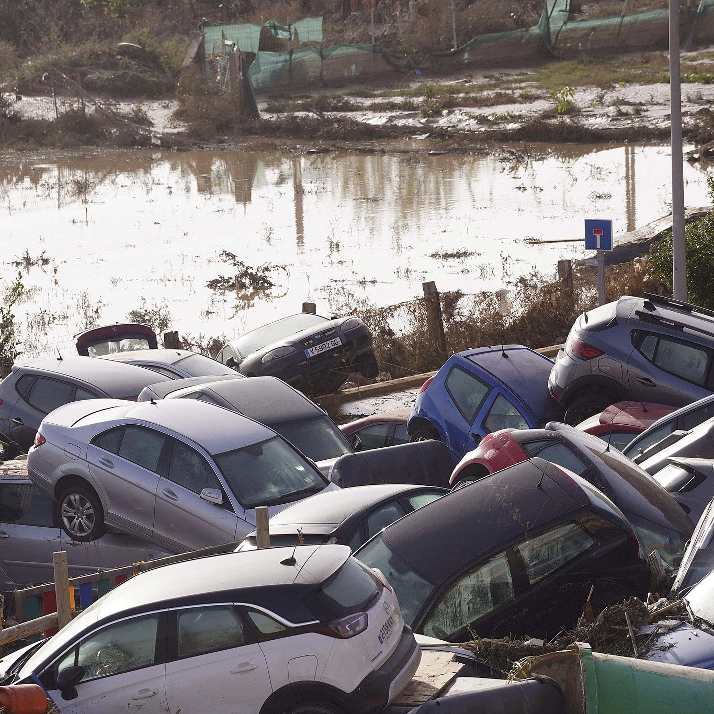 Floods kill 95 in Spain as a year's rain falls in a day