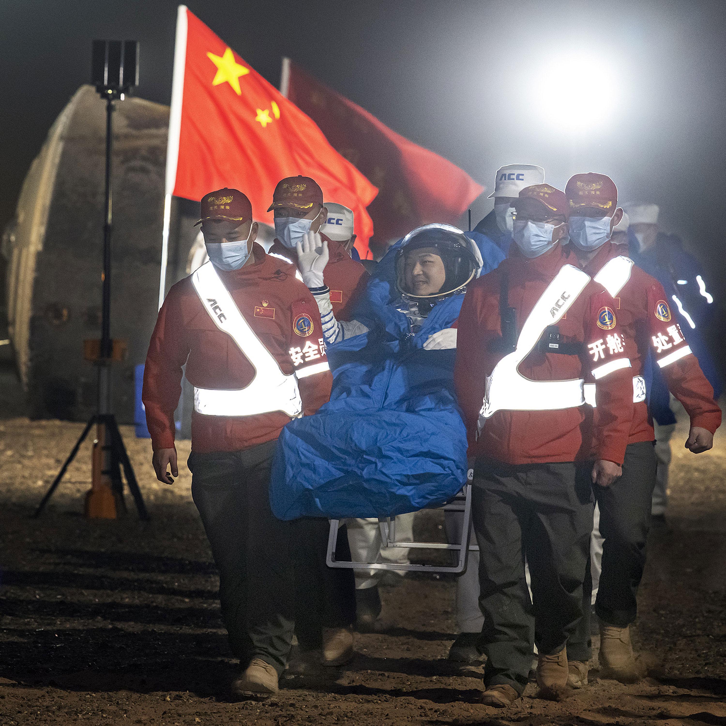 Chinese astronauts return to Earth safely