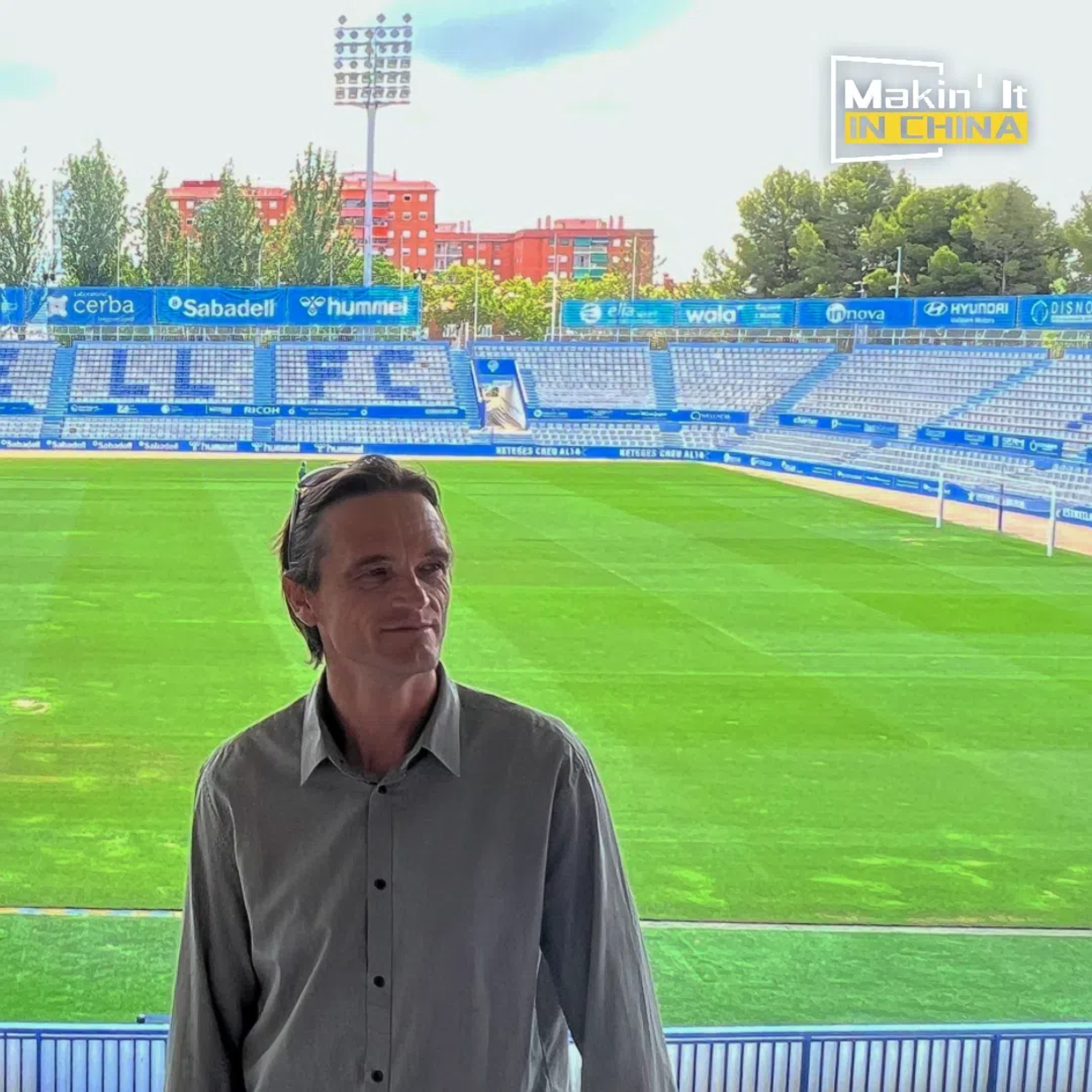 Former Hungarian striker inspires youth football in Qingdao