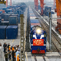 China-Europe freight train hits 100,000 trips