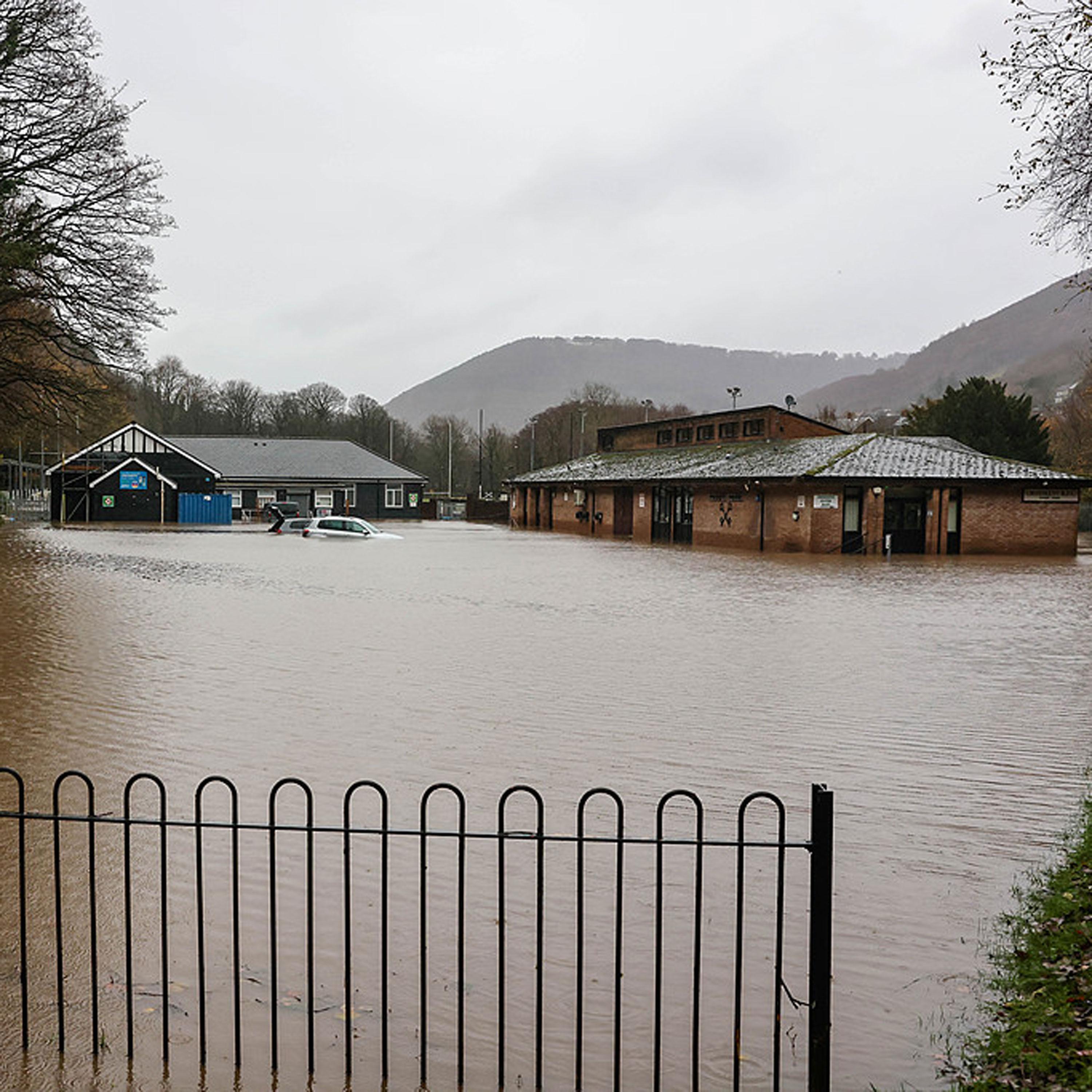 Storm sweeps through Britain, leaving three dead