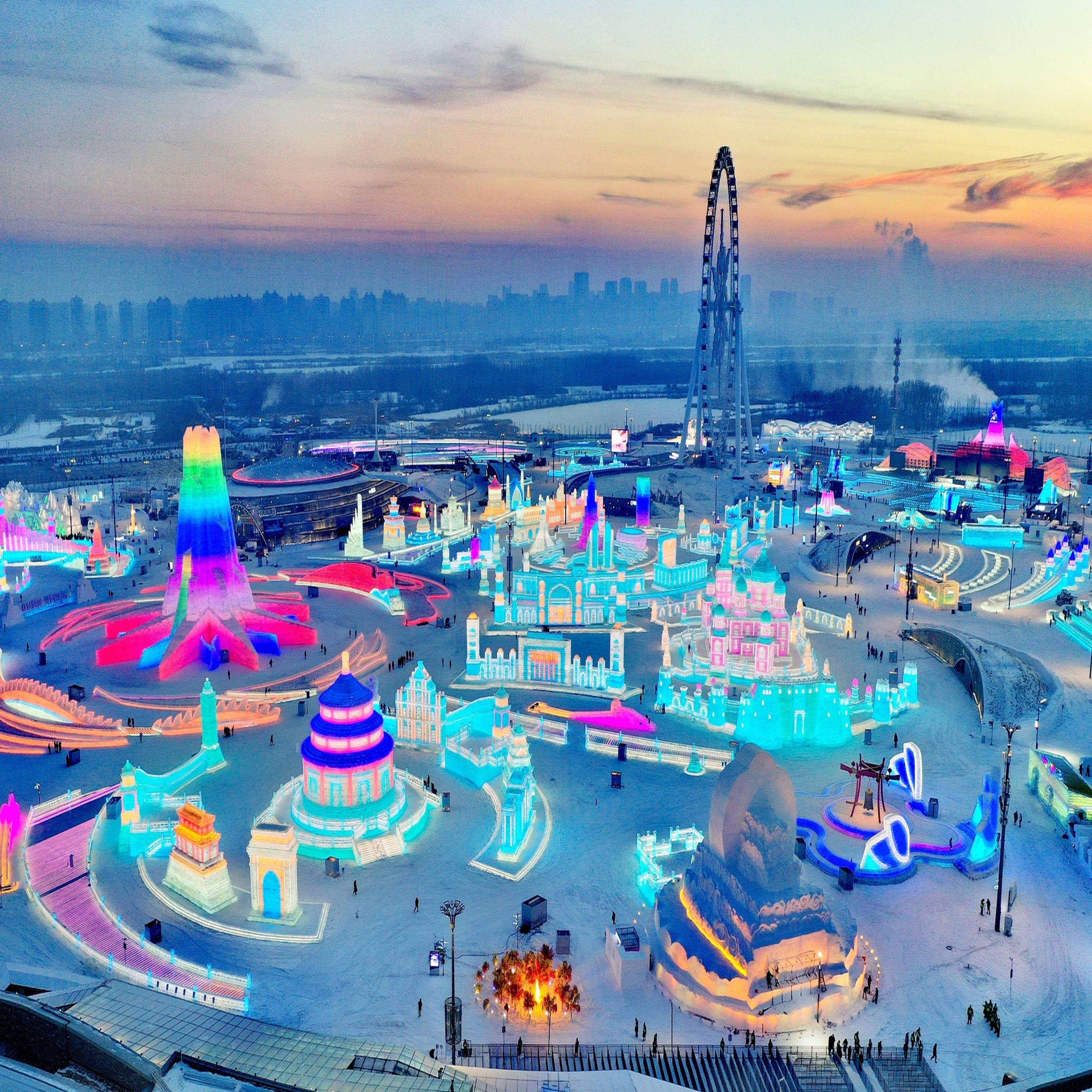 World's largest ice-and-snow theme park opens in NE China's "city of ice"