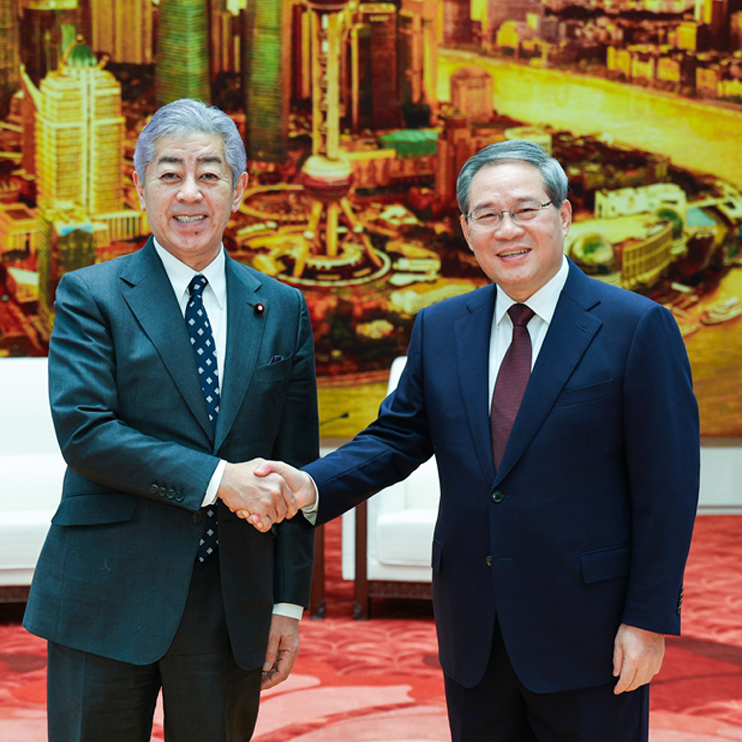 Chinese premier meets Japanese foreign minister in Beijing