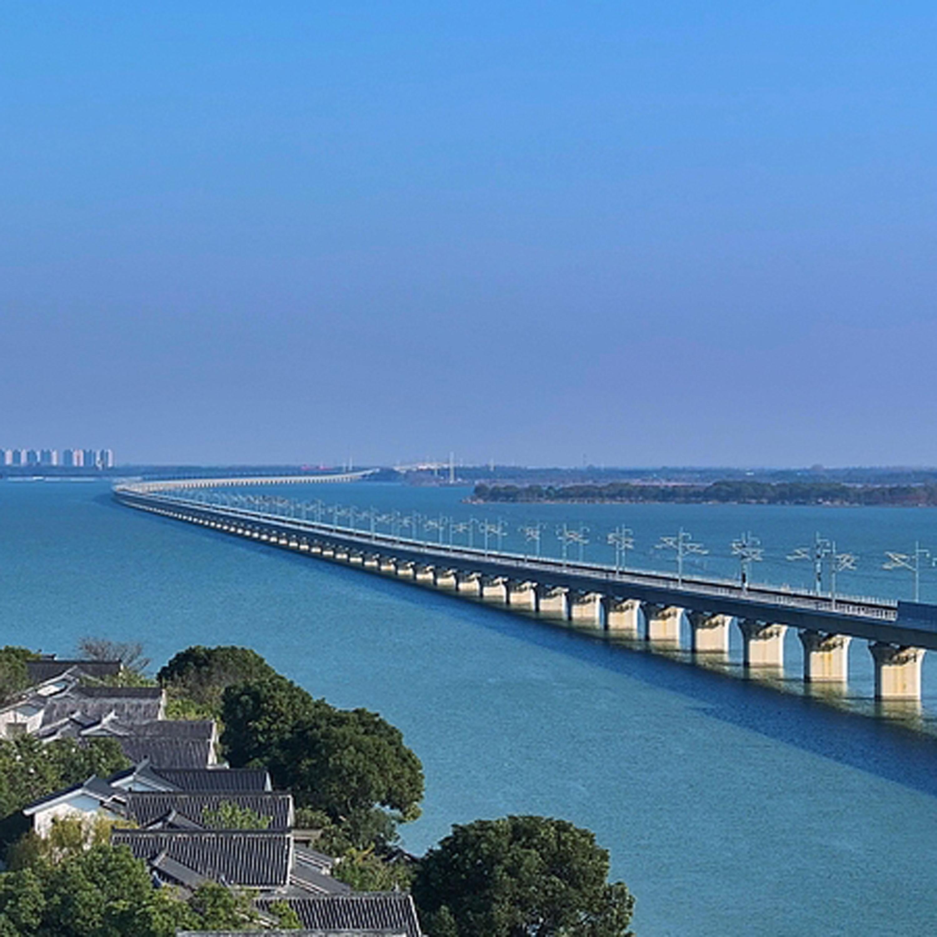New high-speed rail line opens in Yangtze River Delta