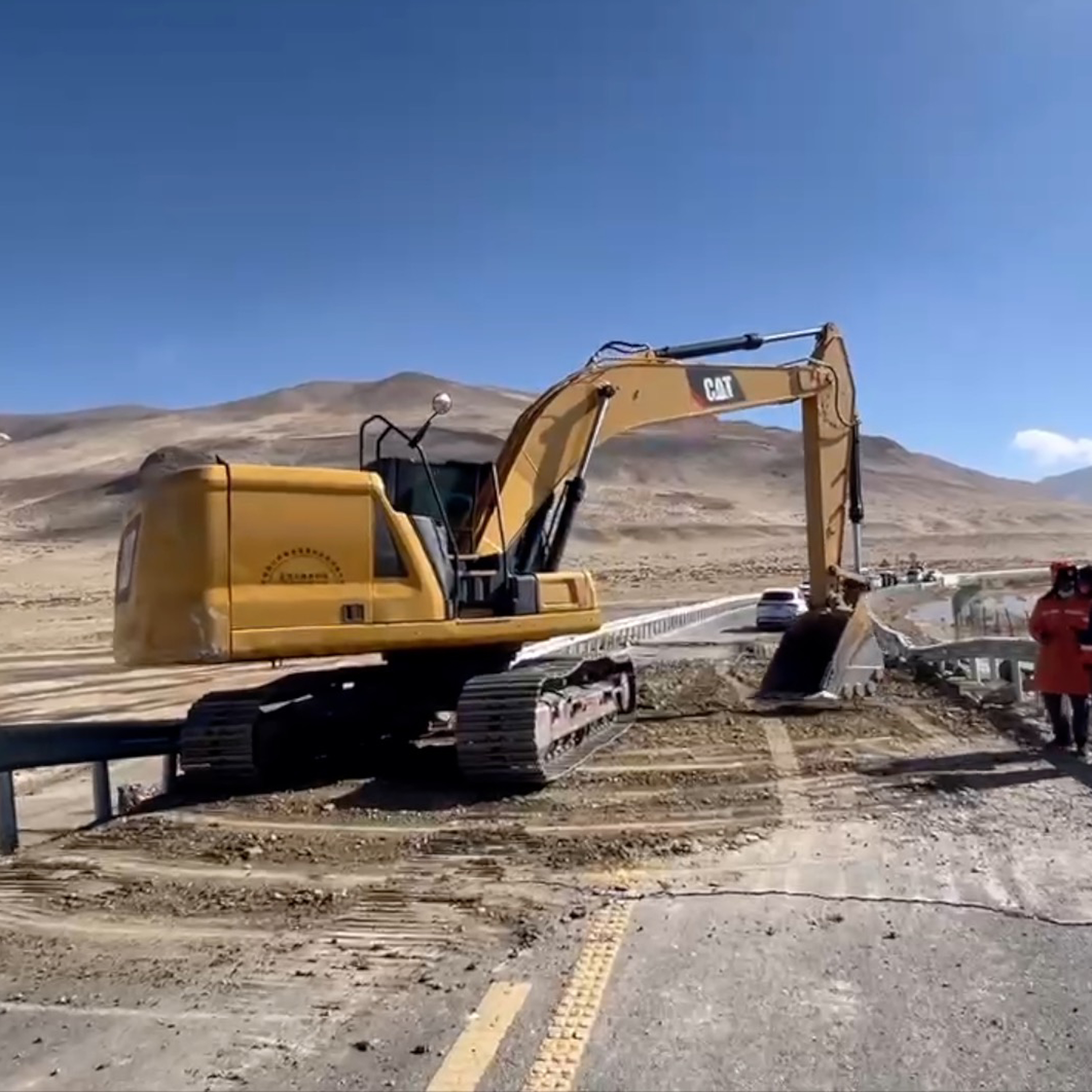 Traffic partially resumes after earthquake in Xizang