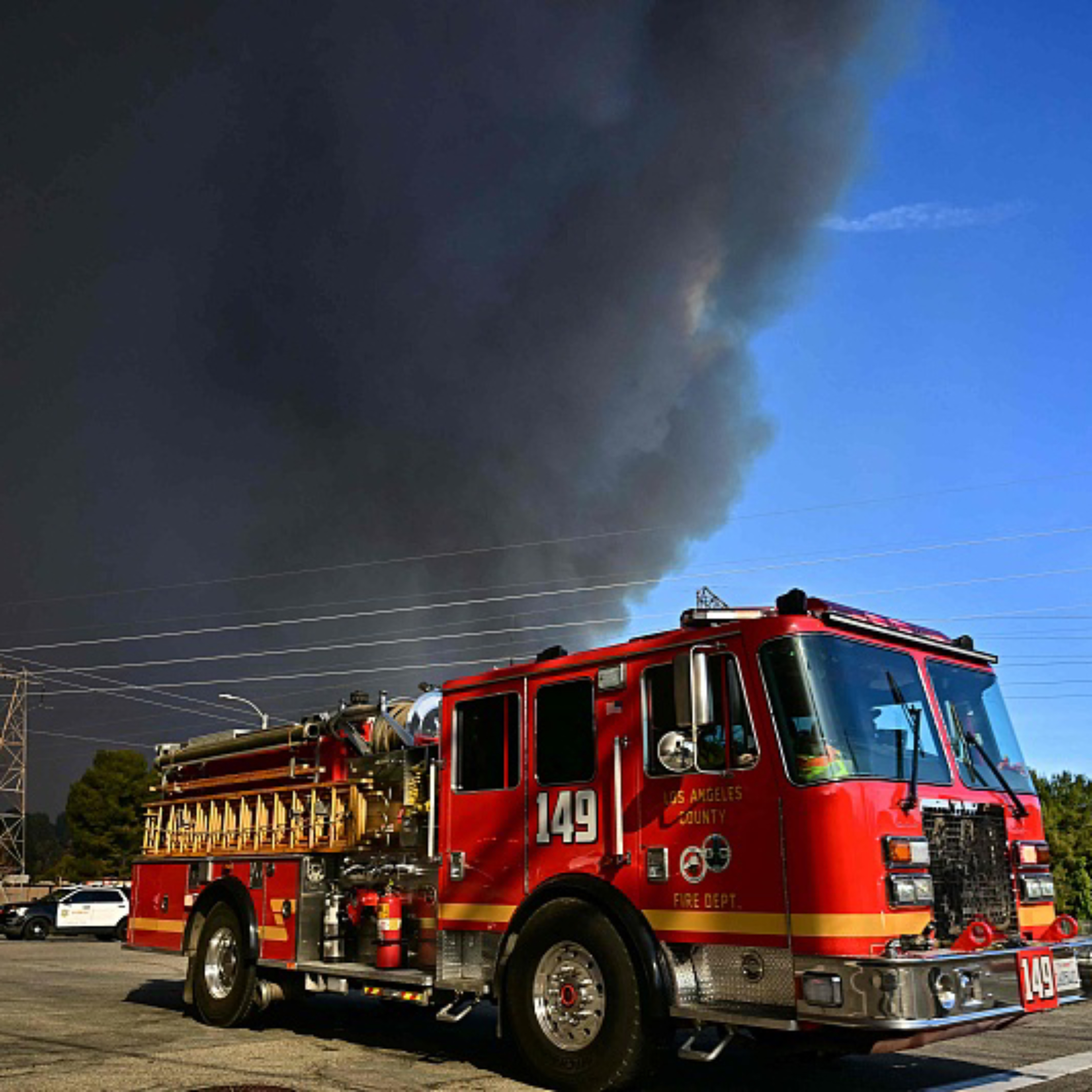 New wildfire in Los Angeles scorches over 8,000 acres