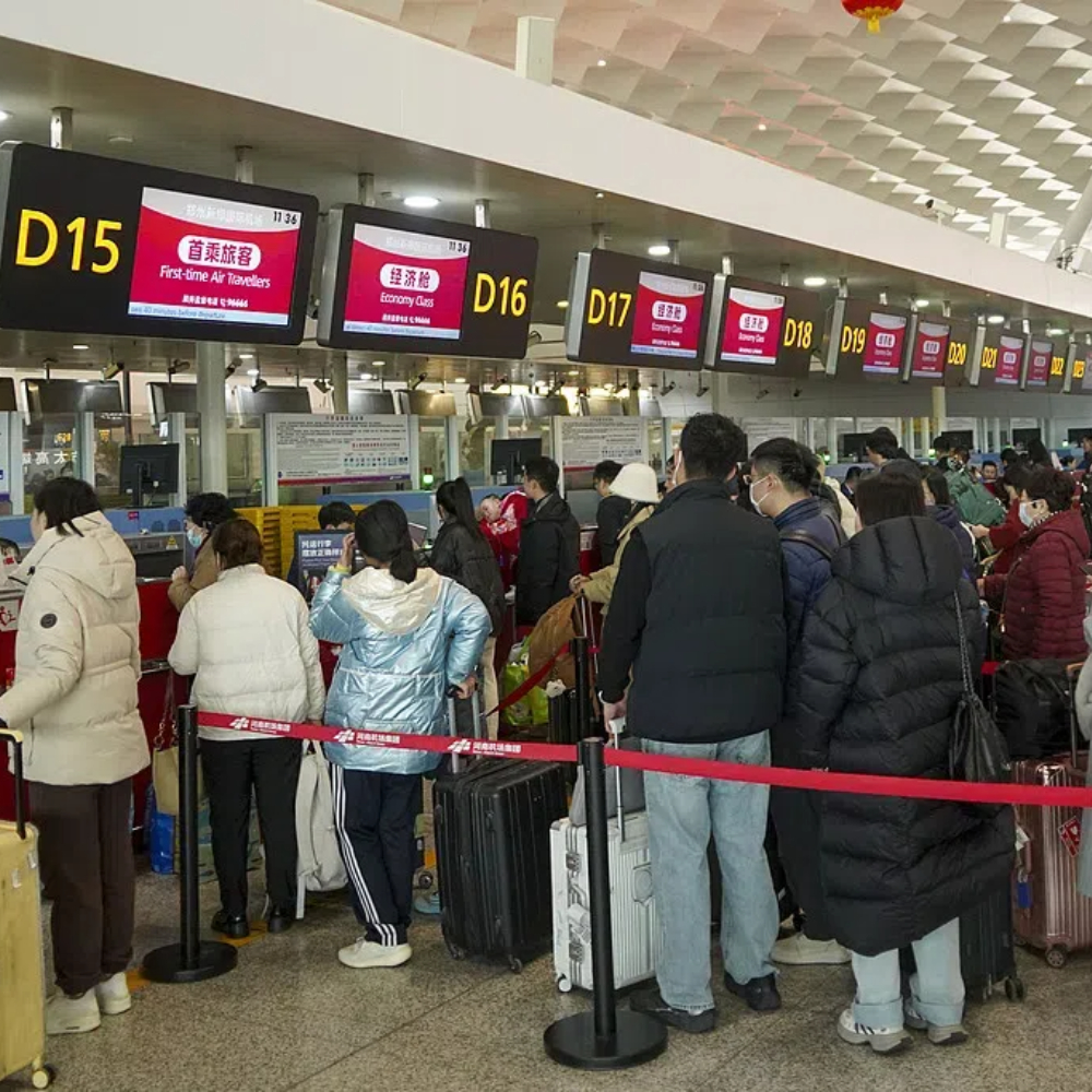 China expects 9.5-percent rise in daily cross-border passenger flow during holiday