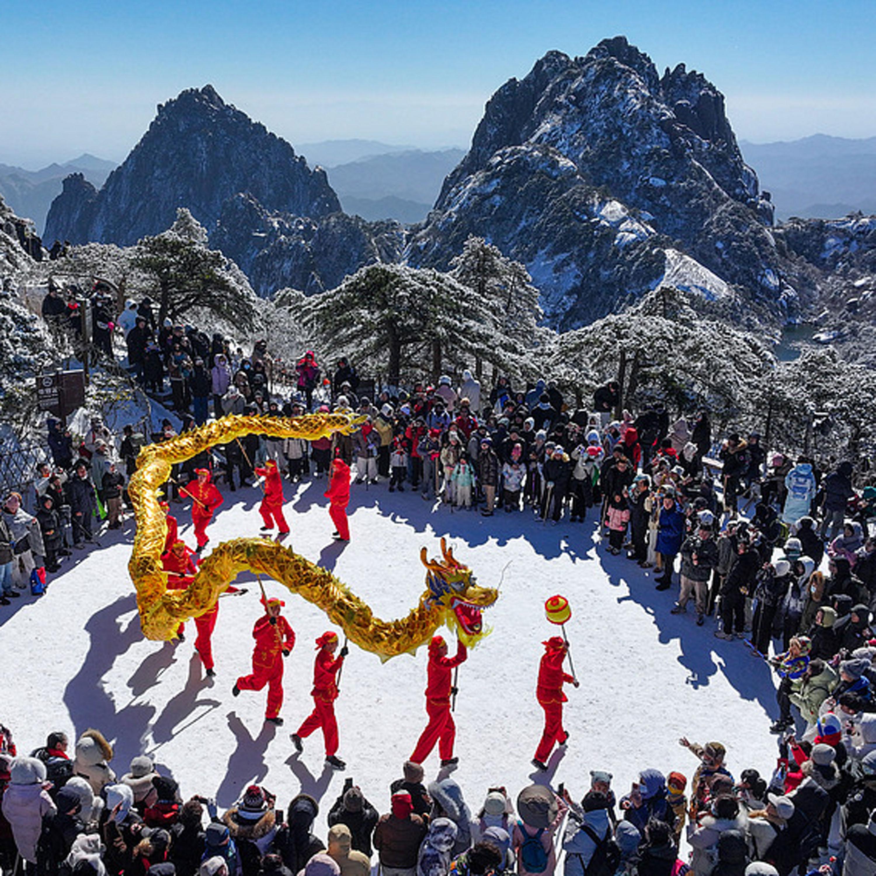 China sees record domestic trips during 2025 Spring Festival holiday