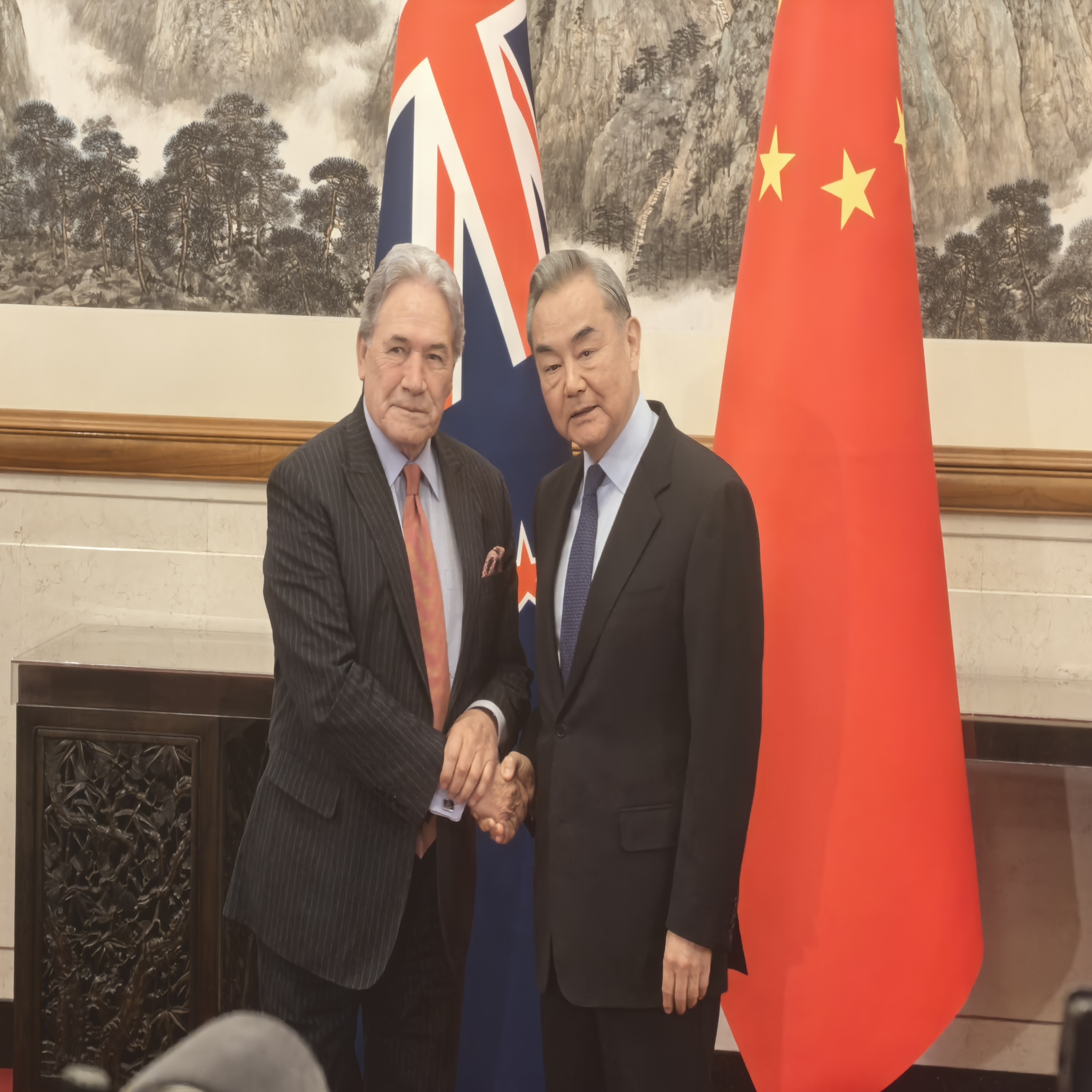 Chinese FM calls on China, New Zealand to adhere to cooperation, dialogue