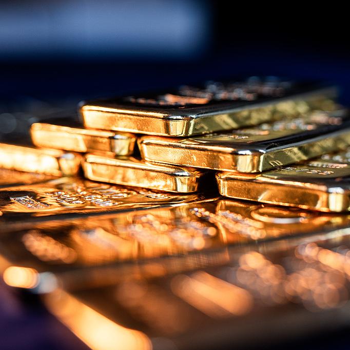 Why do gold prices keep hitting new highs, and what are the implications for the global economy? episode artwork