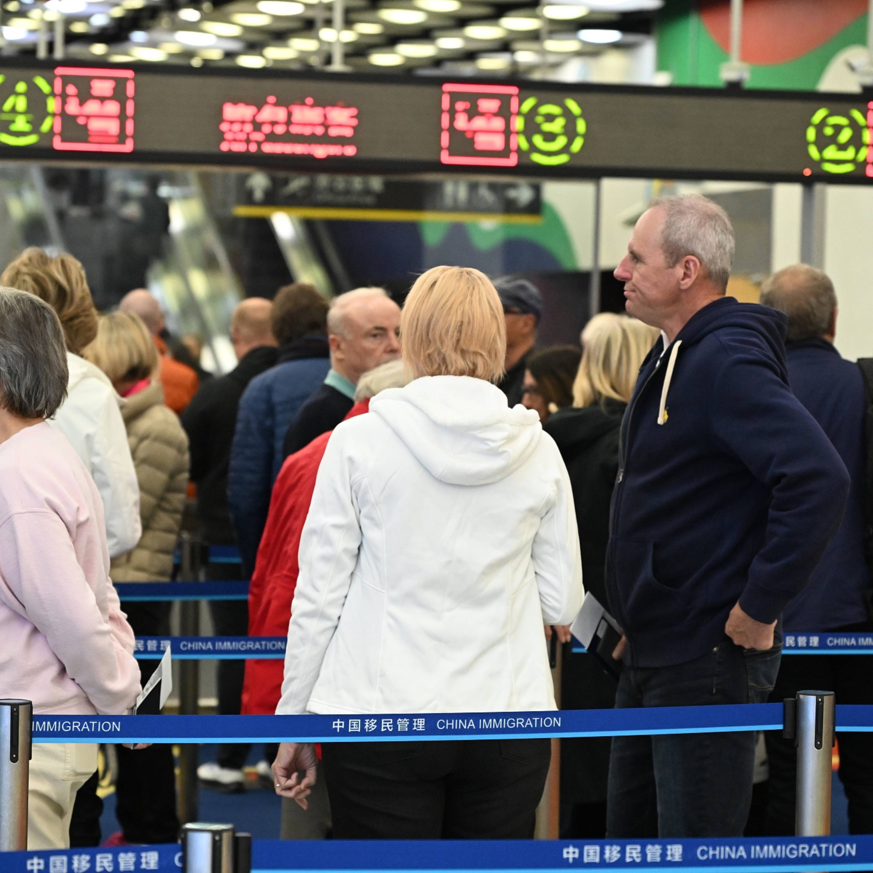 cover of episode How blockbusters and travel policies are redefining China's tourism?
