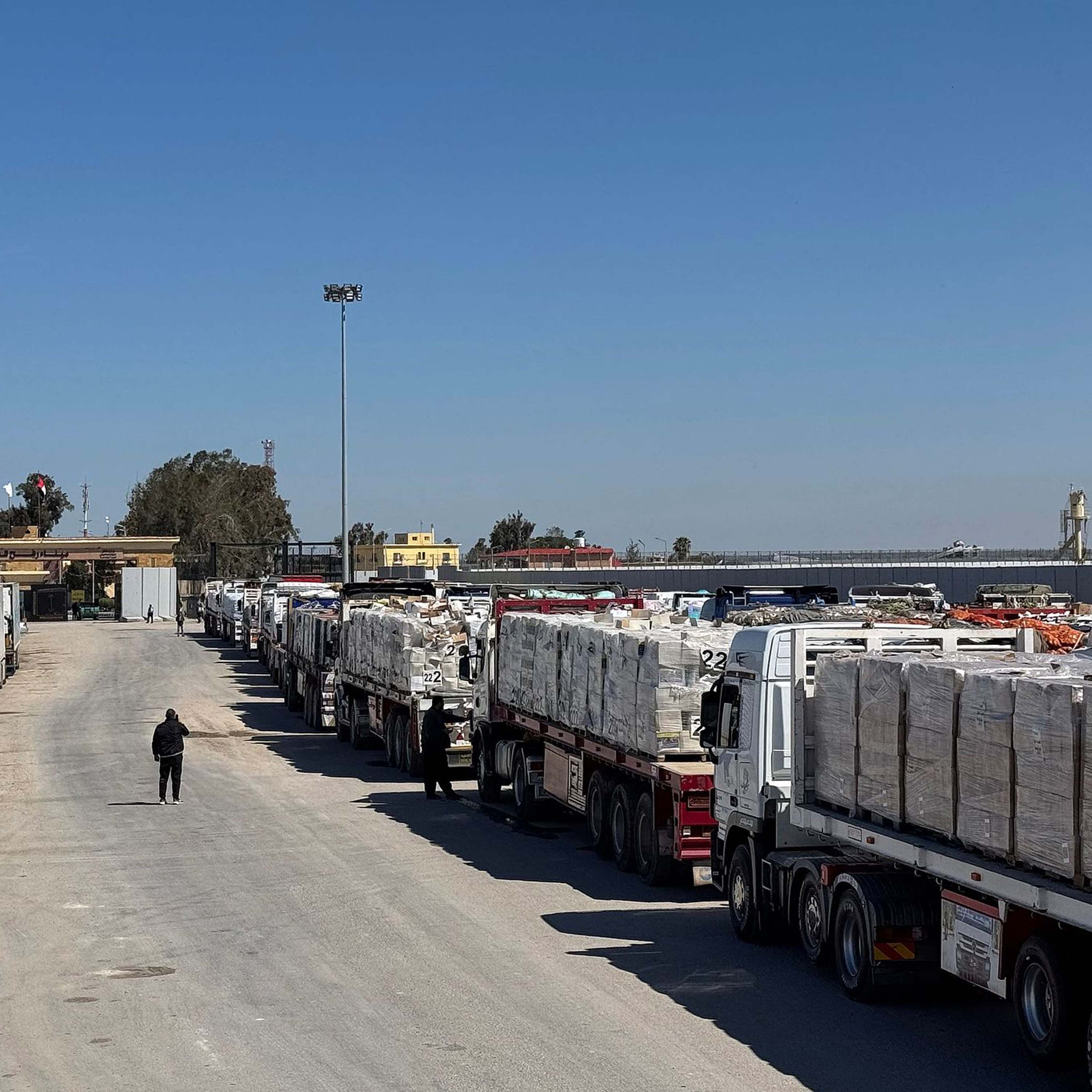Israeli PM decides to halt humanitarian aid into Gaza, Hamas describes it as "coup" on truce deal