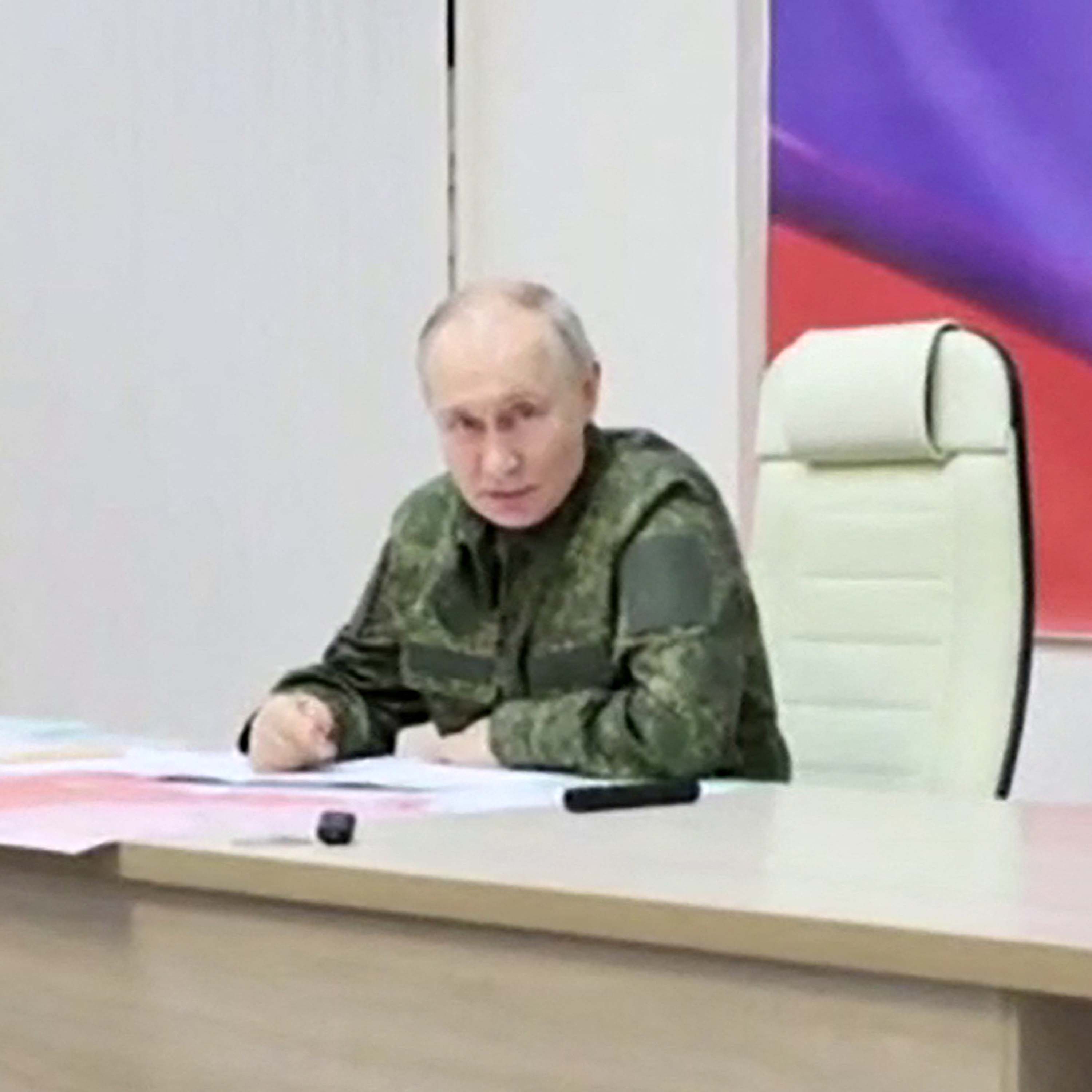 Putin calls for border security zone, urges full liberation of Kursk region