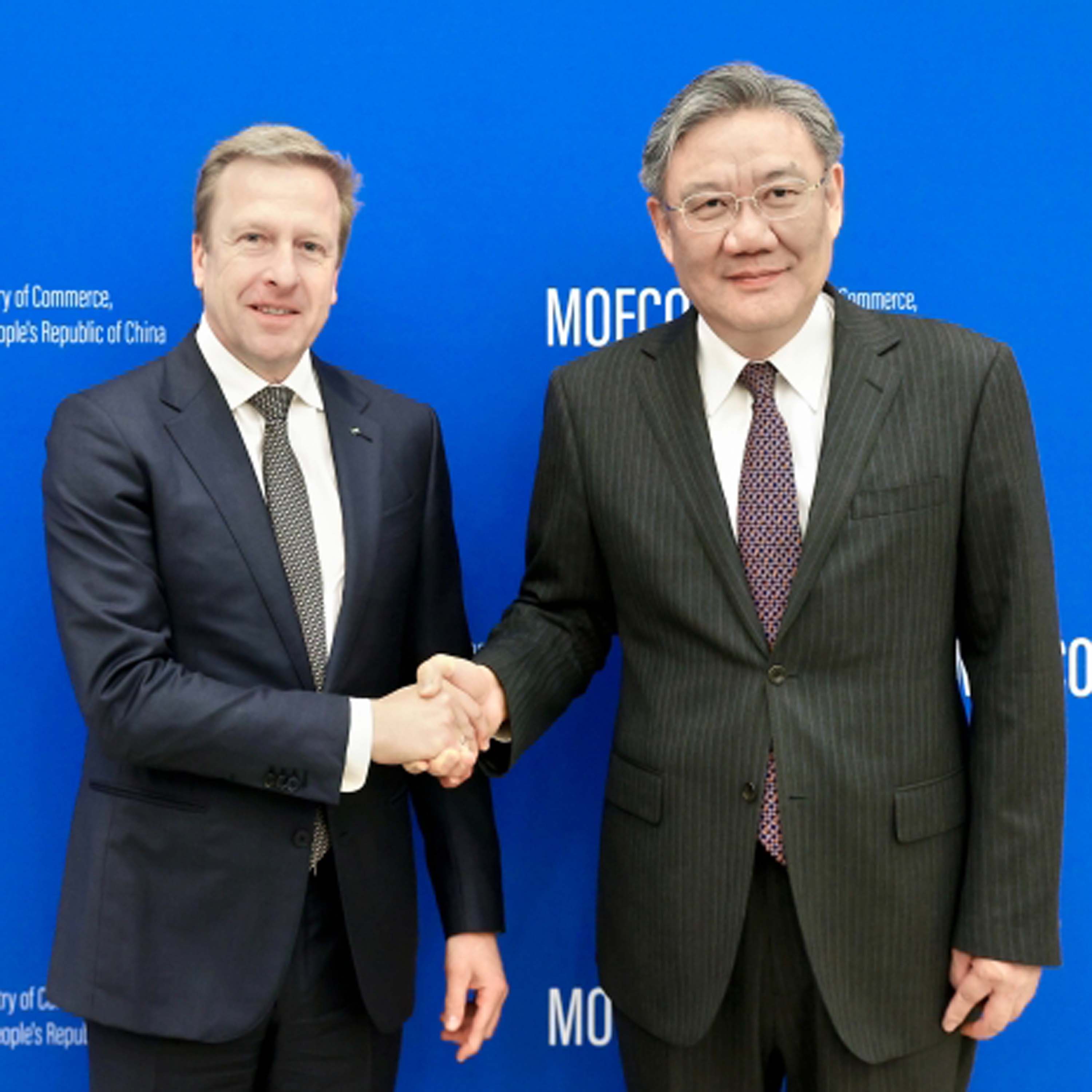 China committed to high-level opening-up: commerce minister