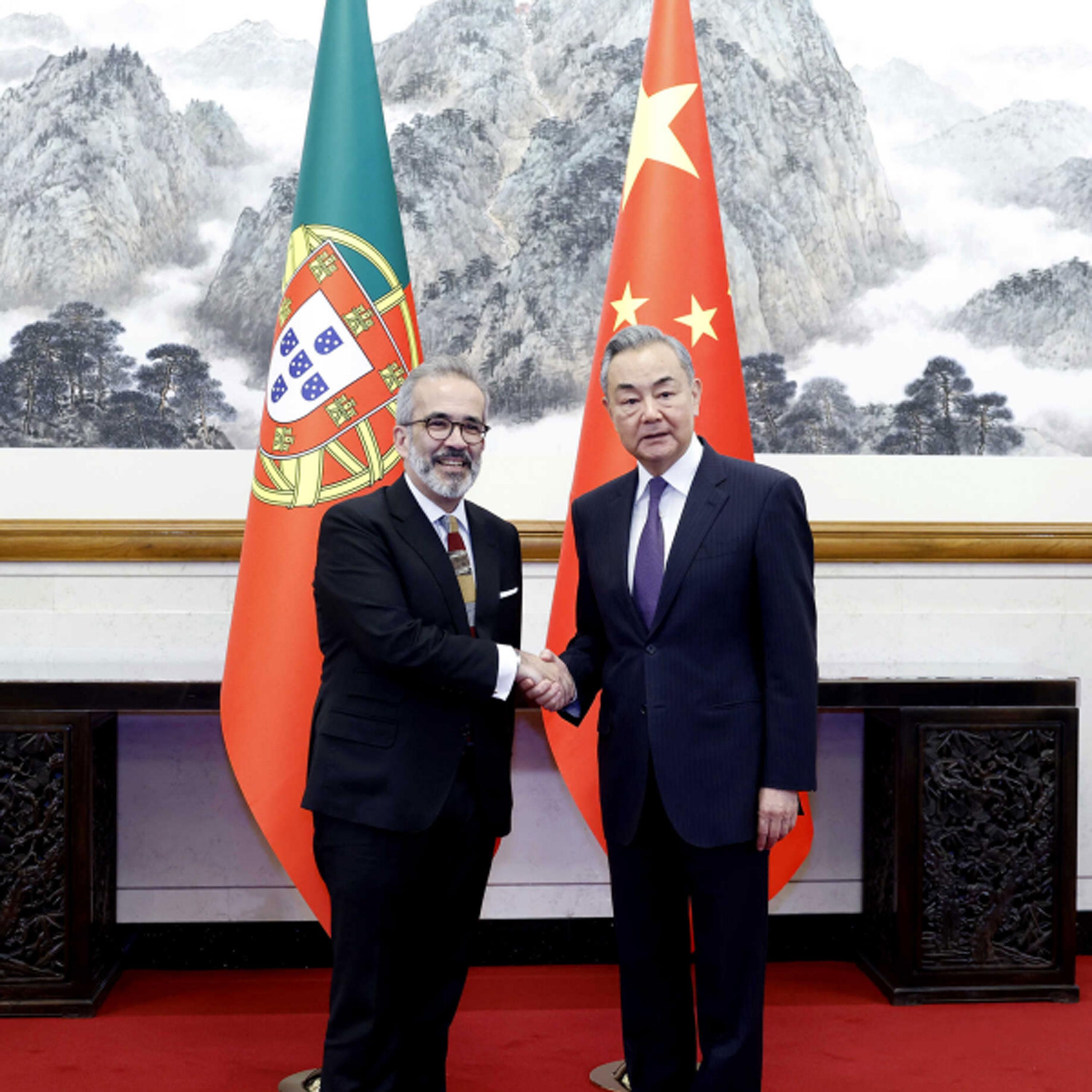 Chinese foreign minister holds strategic dialogue with Portuguese counterpart
