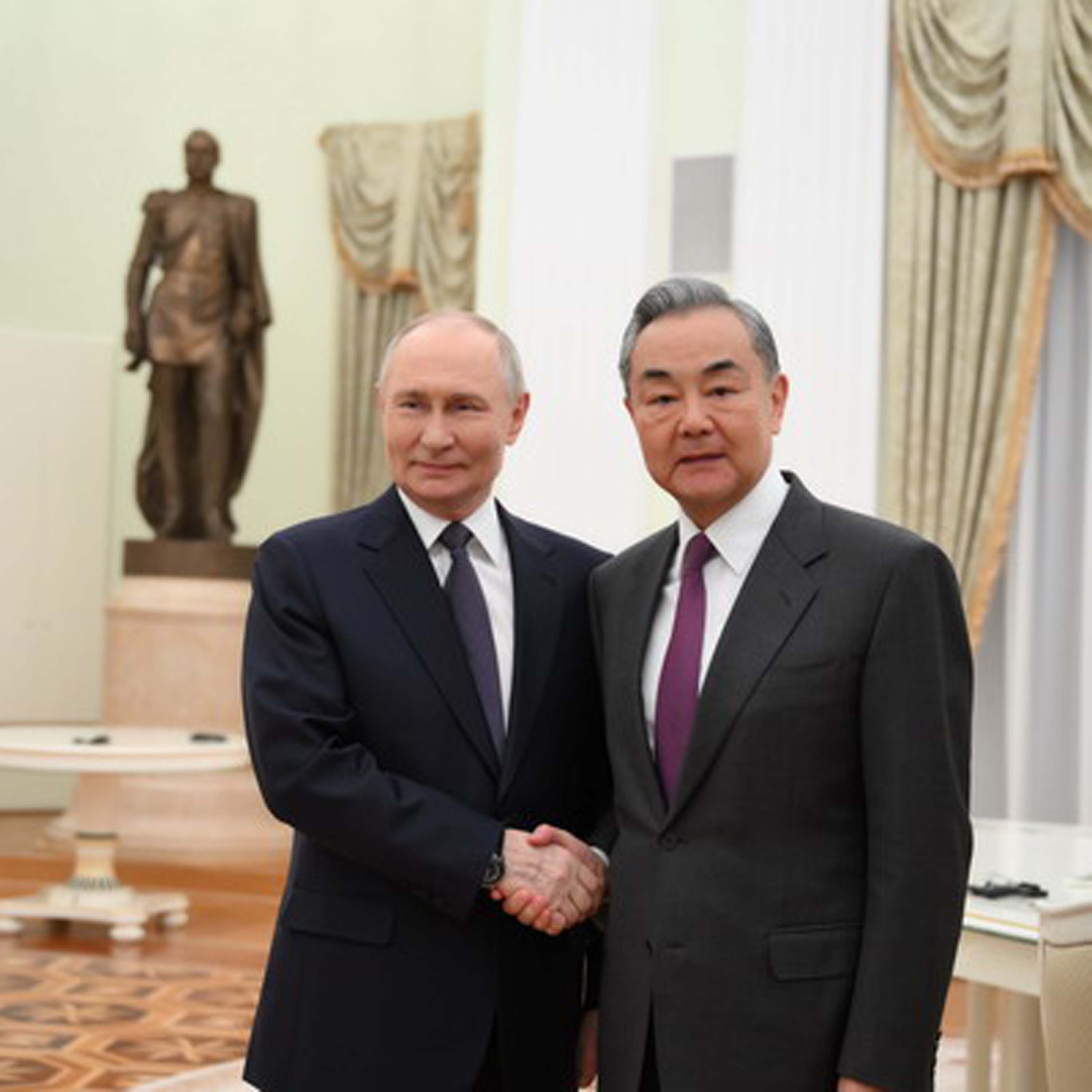 Putin urges Russia, China to further strengthen strategic cooperation