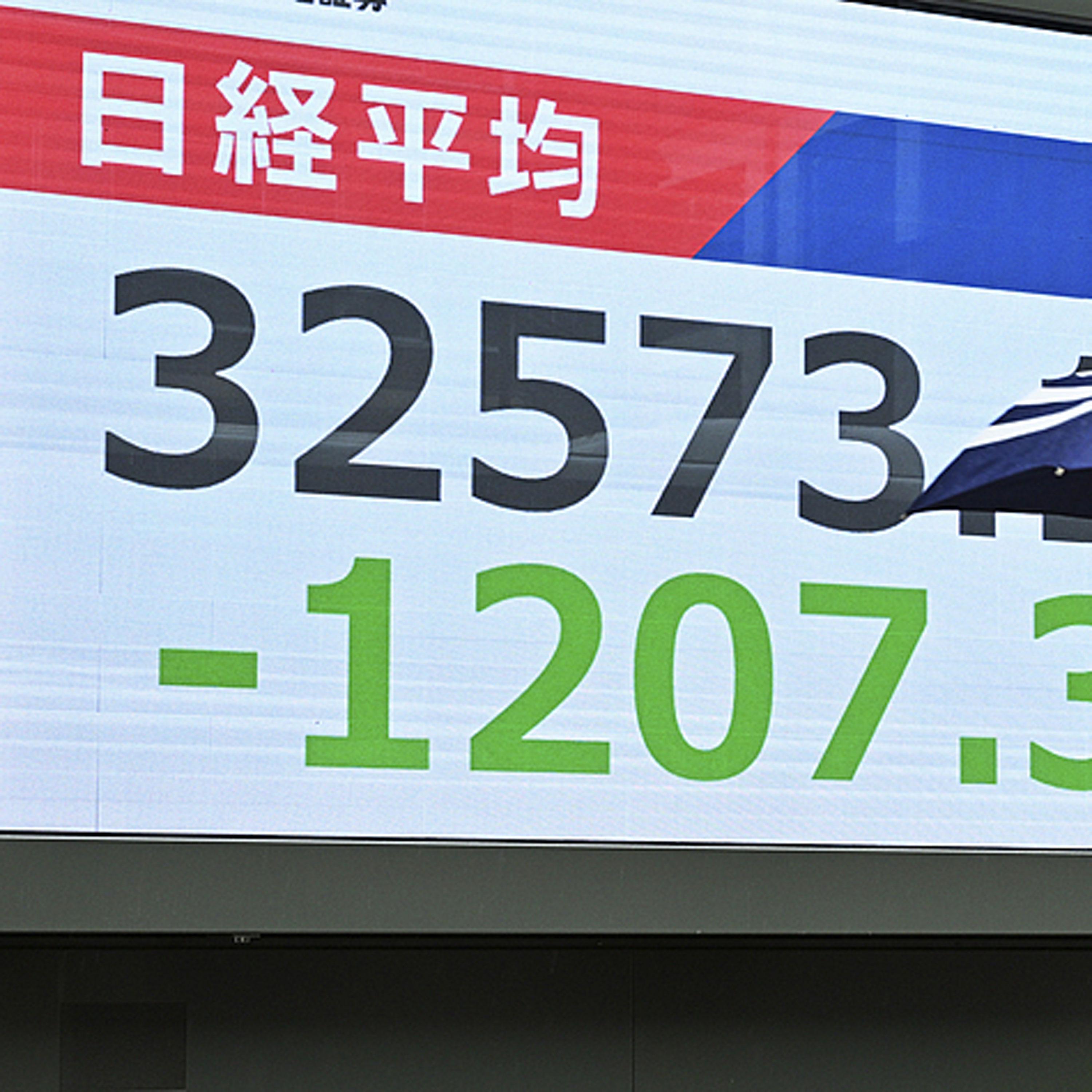 Asian stocks tumble amid U.S. tariff concerns