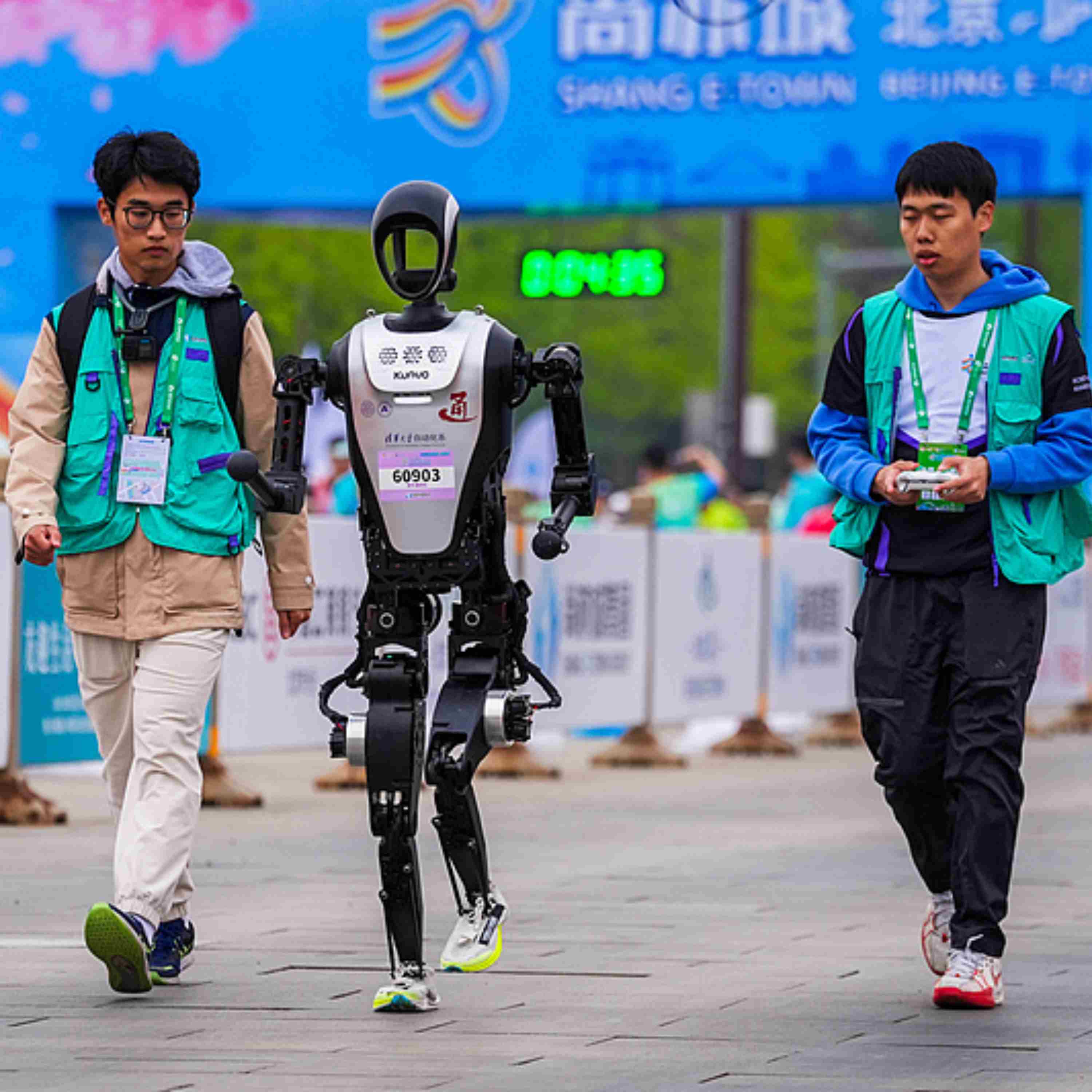 Beijing hosts World's first humanoid robot half marathon