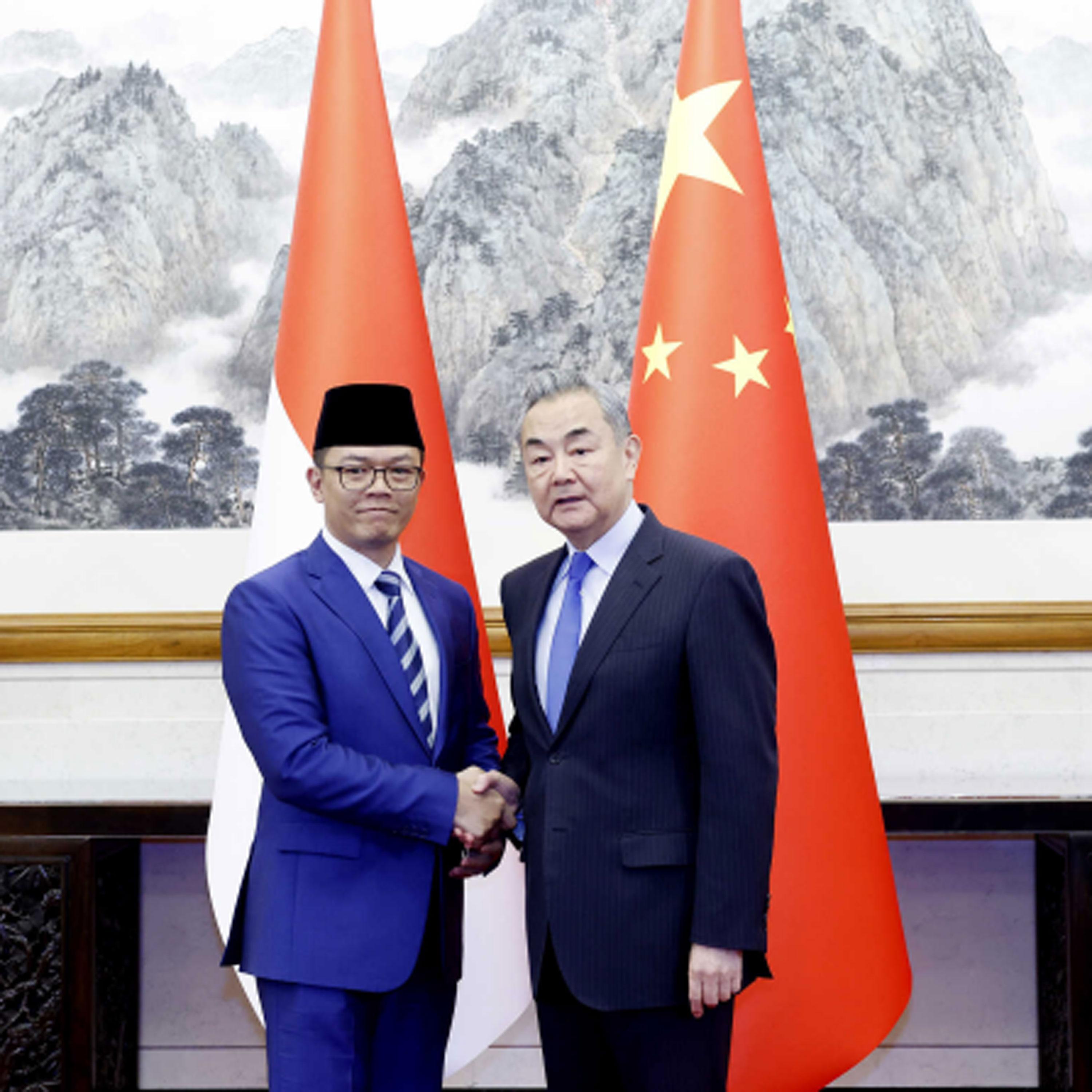 Chinese FM Wang Yi meets Indonesian FM Sugiono