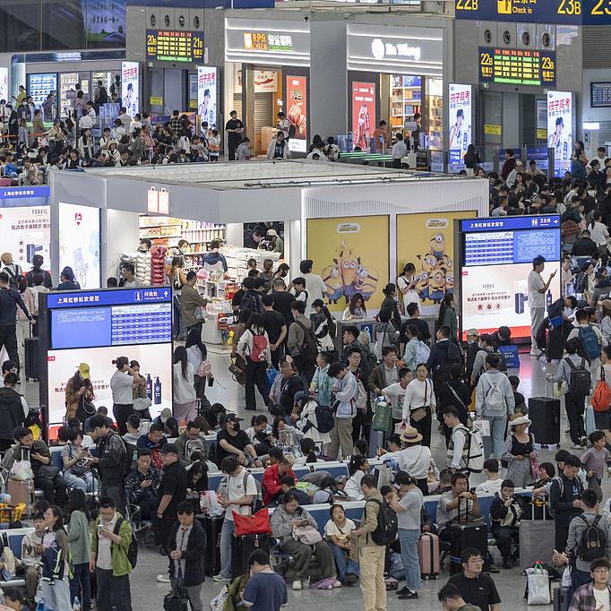 China's railways expected to handle over 20 million passenger trips on Monday