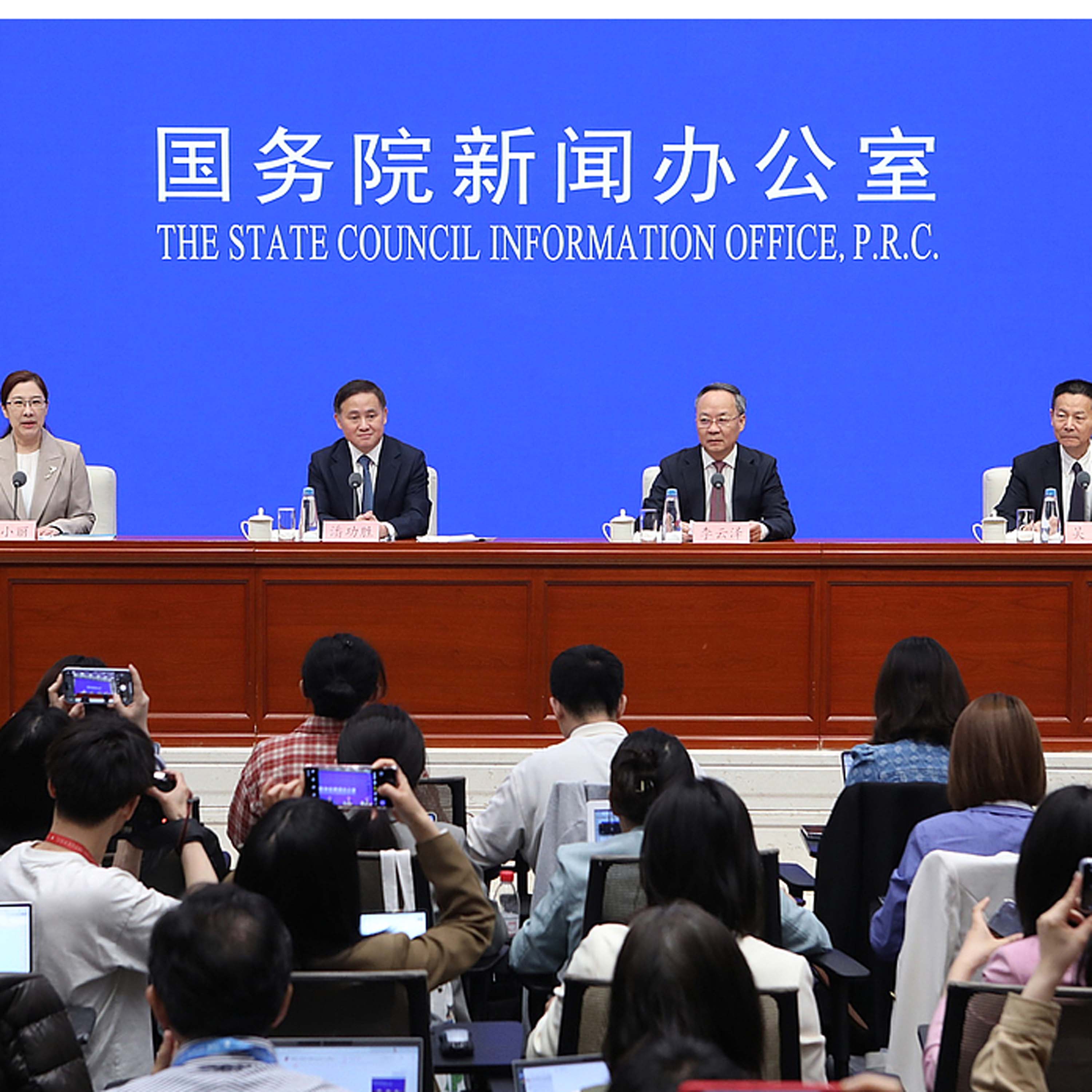 China to cut reserve requirement ratio by 0.5 percentage points