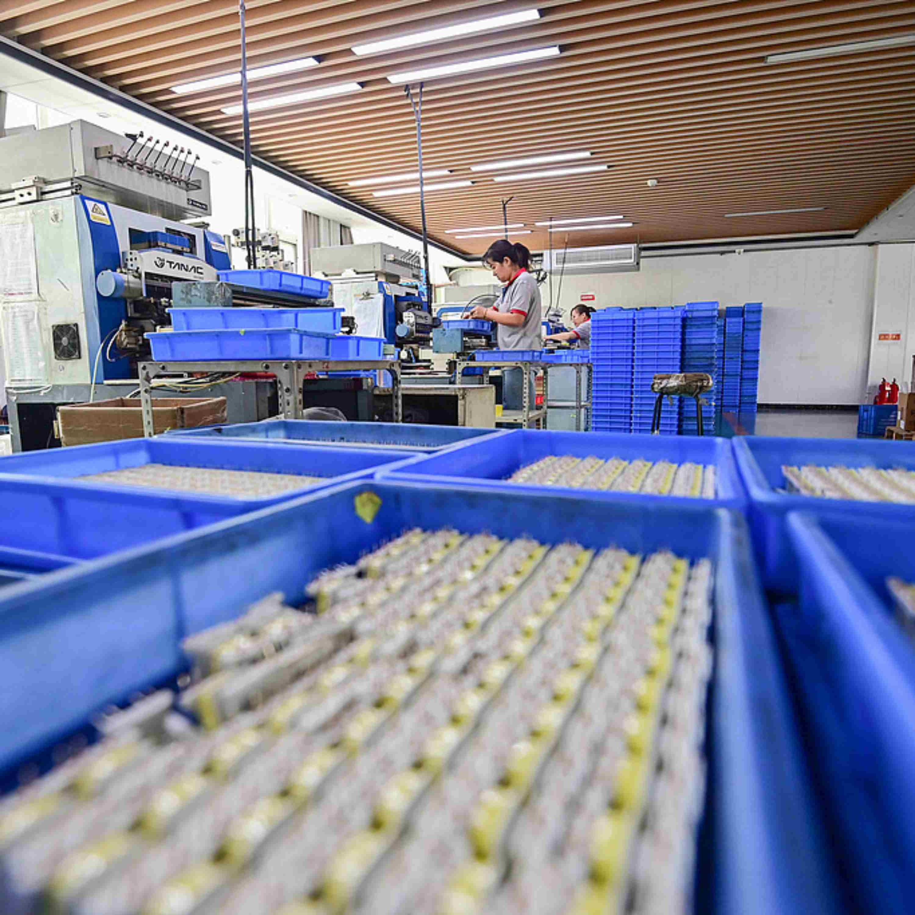 China's industrial output up 6.1 percent in April