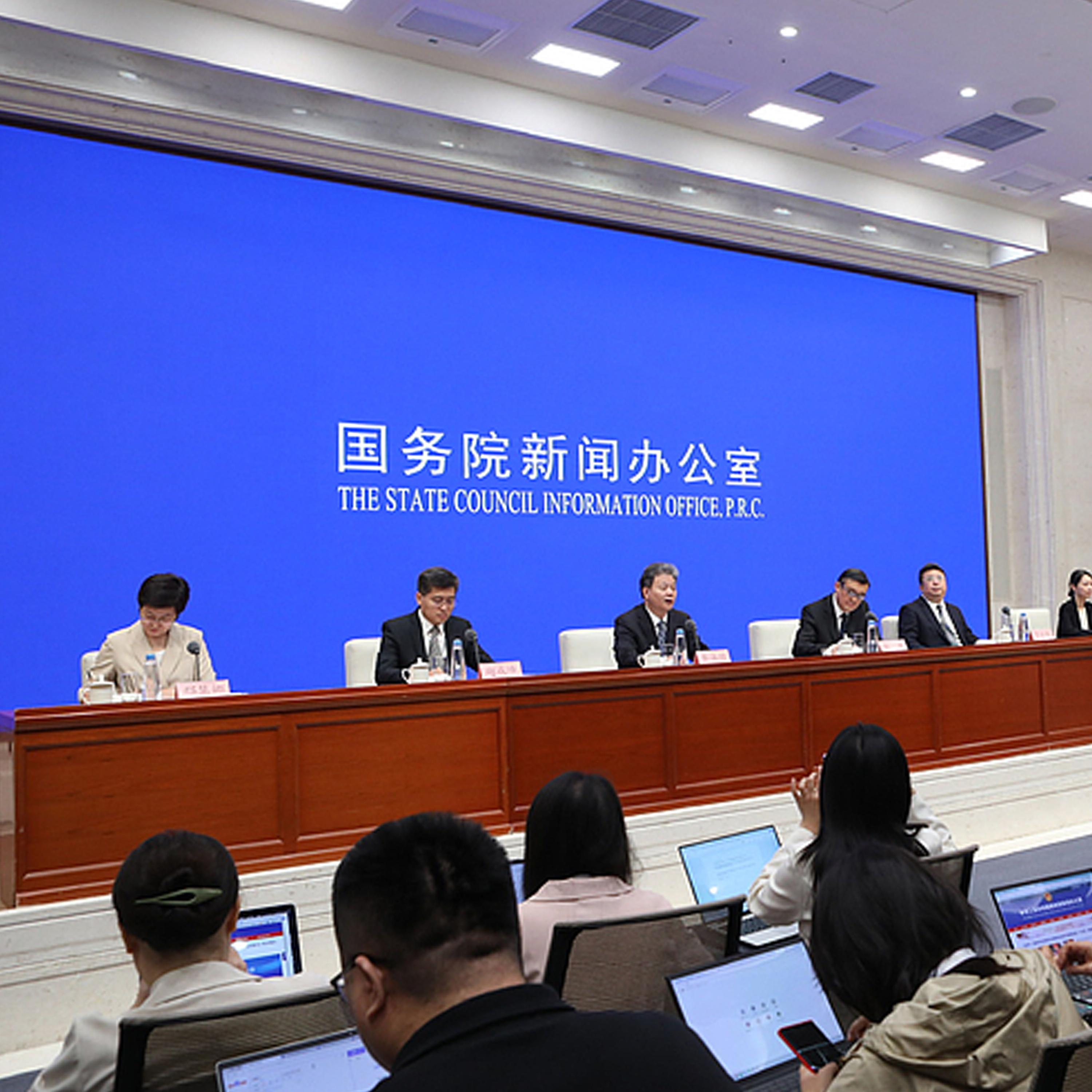 China's renovation of old residential communities benefits 120 million people