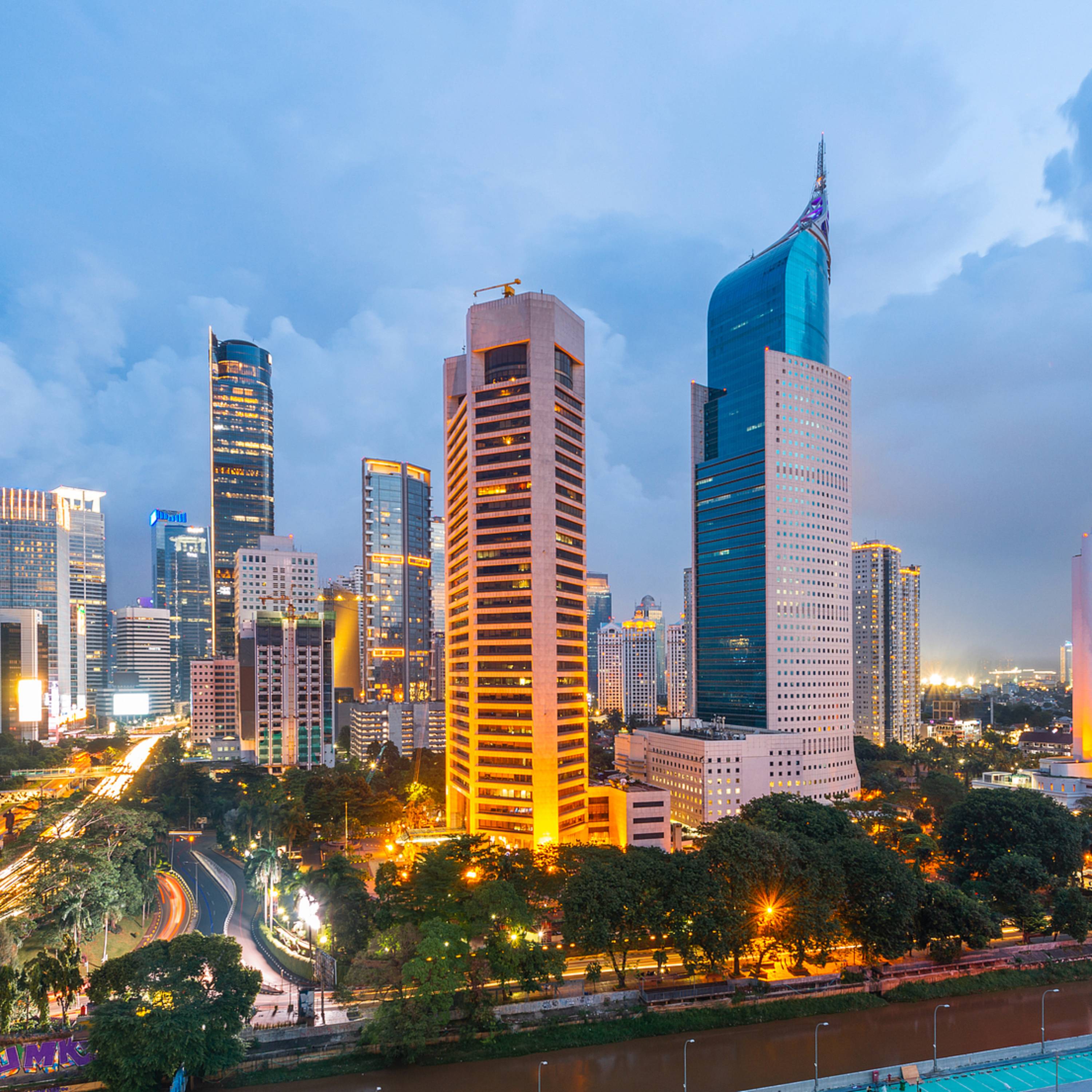Chinese premier kicks off Southeast Asian tour, arriving in Jakarta
