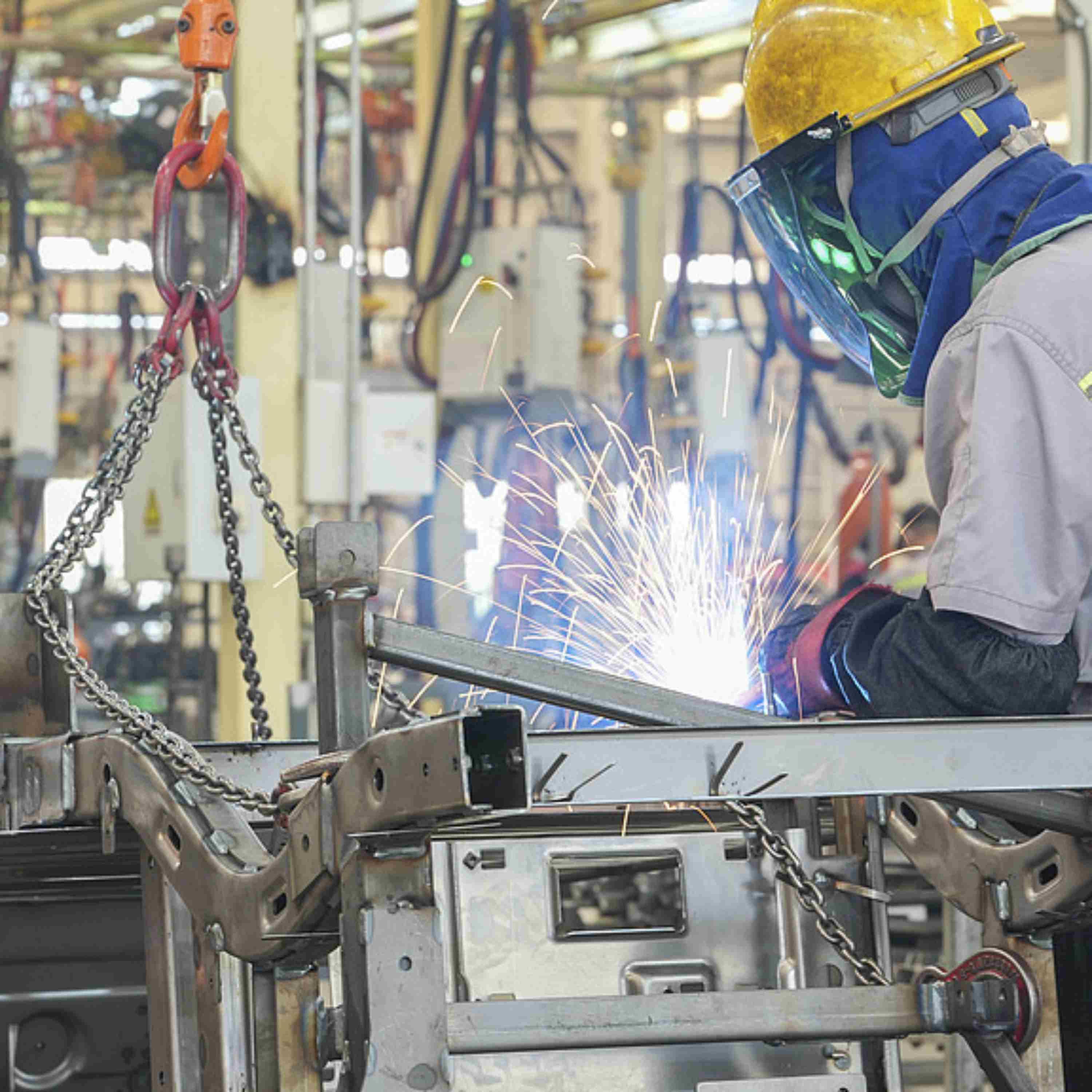China's industrial profits up 1.4 percent in first four months