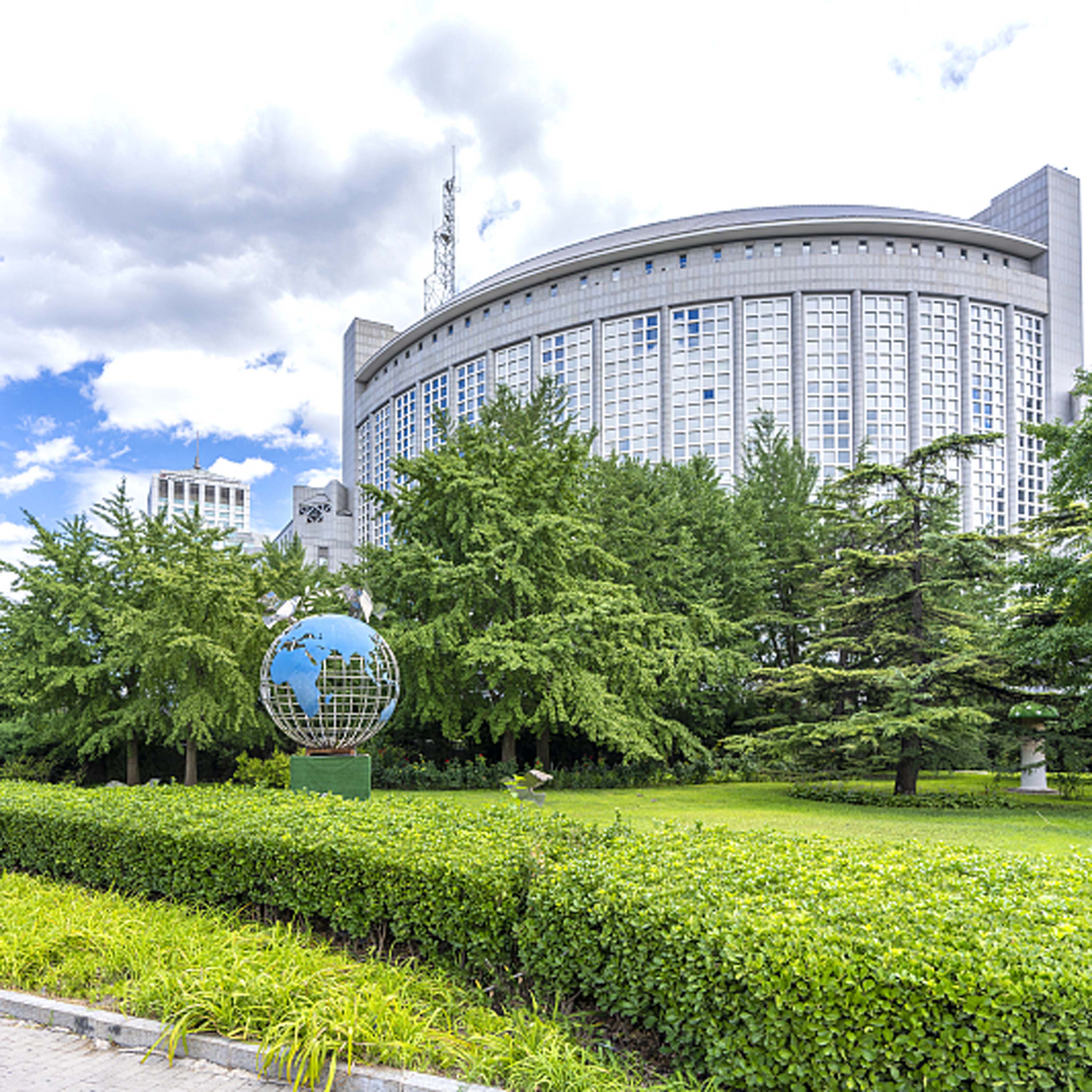 China firmly opposes U.S. Defense Secretary's negative remarks at Shangri-La Dialogue