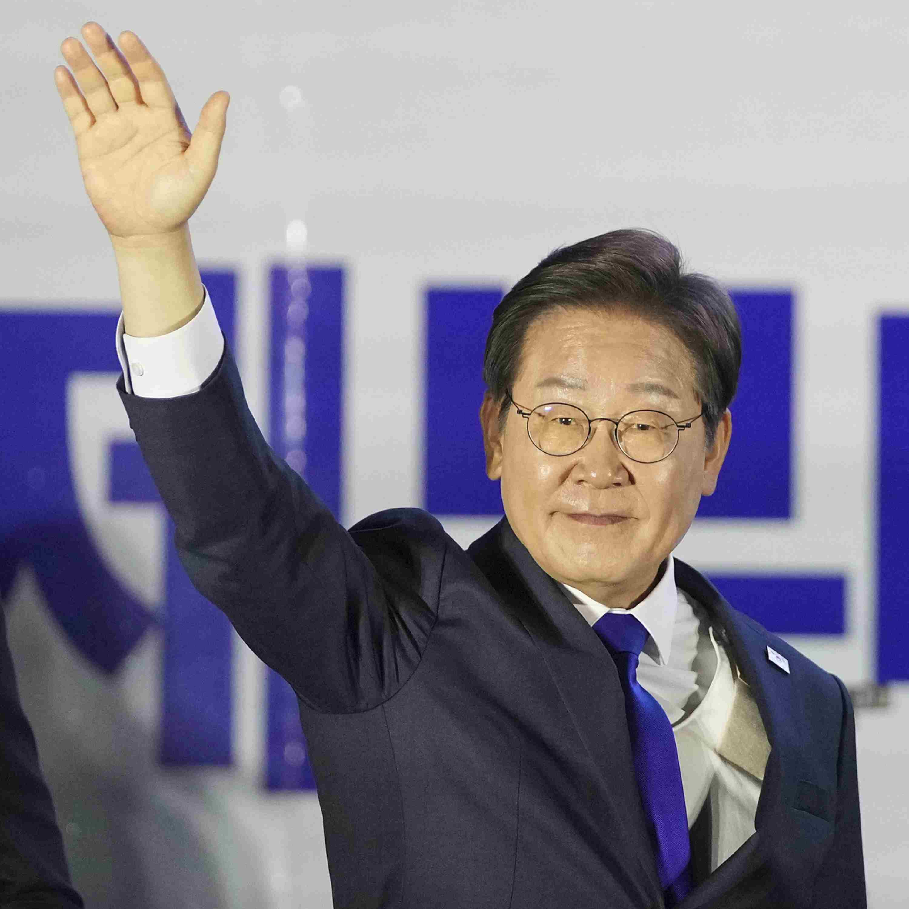 Lee Jae-myung formally begins presidential term
