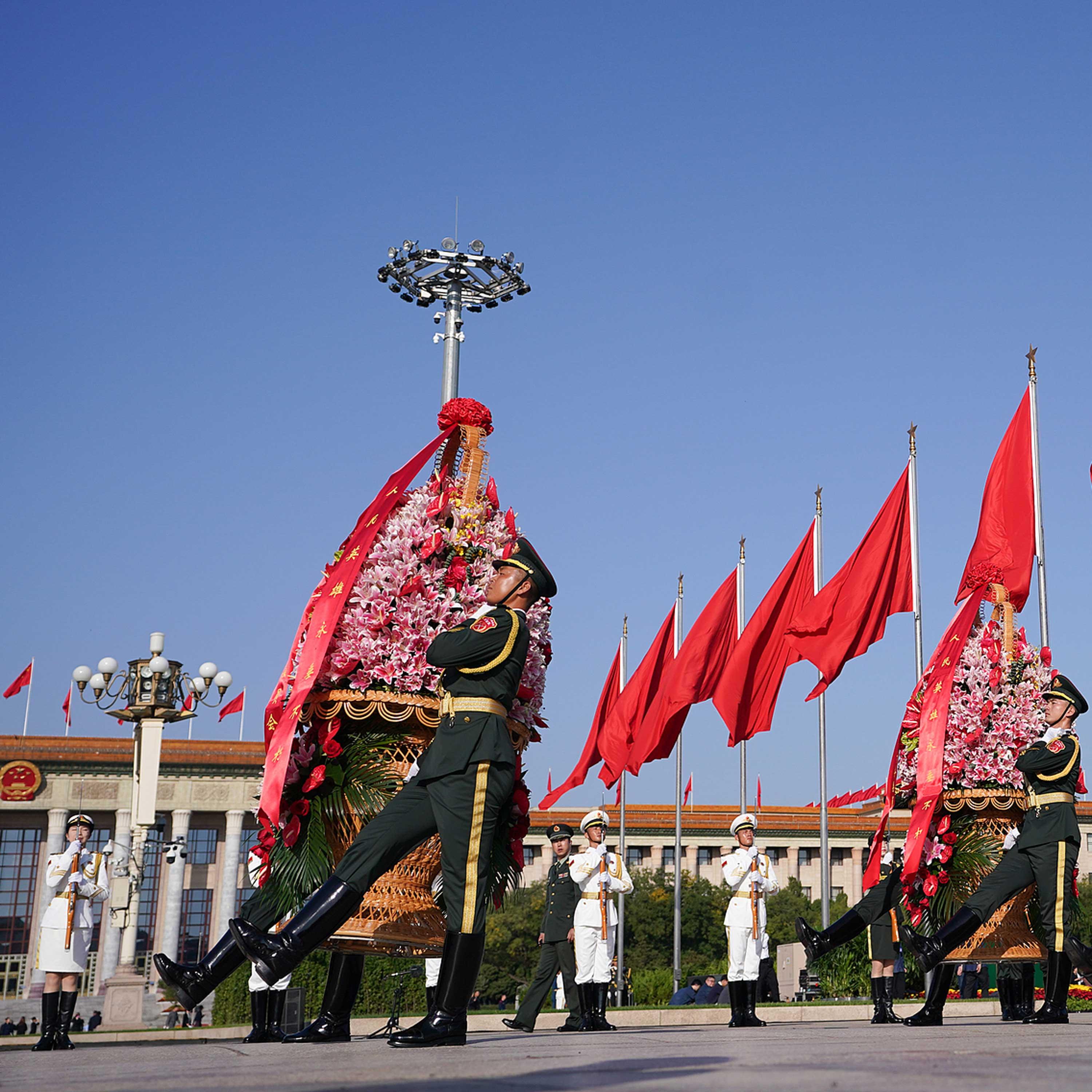 China honors fallen heroes at ceremony on Martyrs' Day 