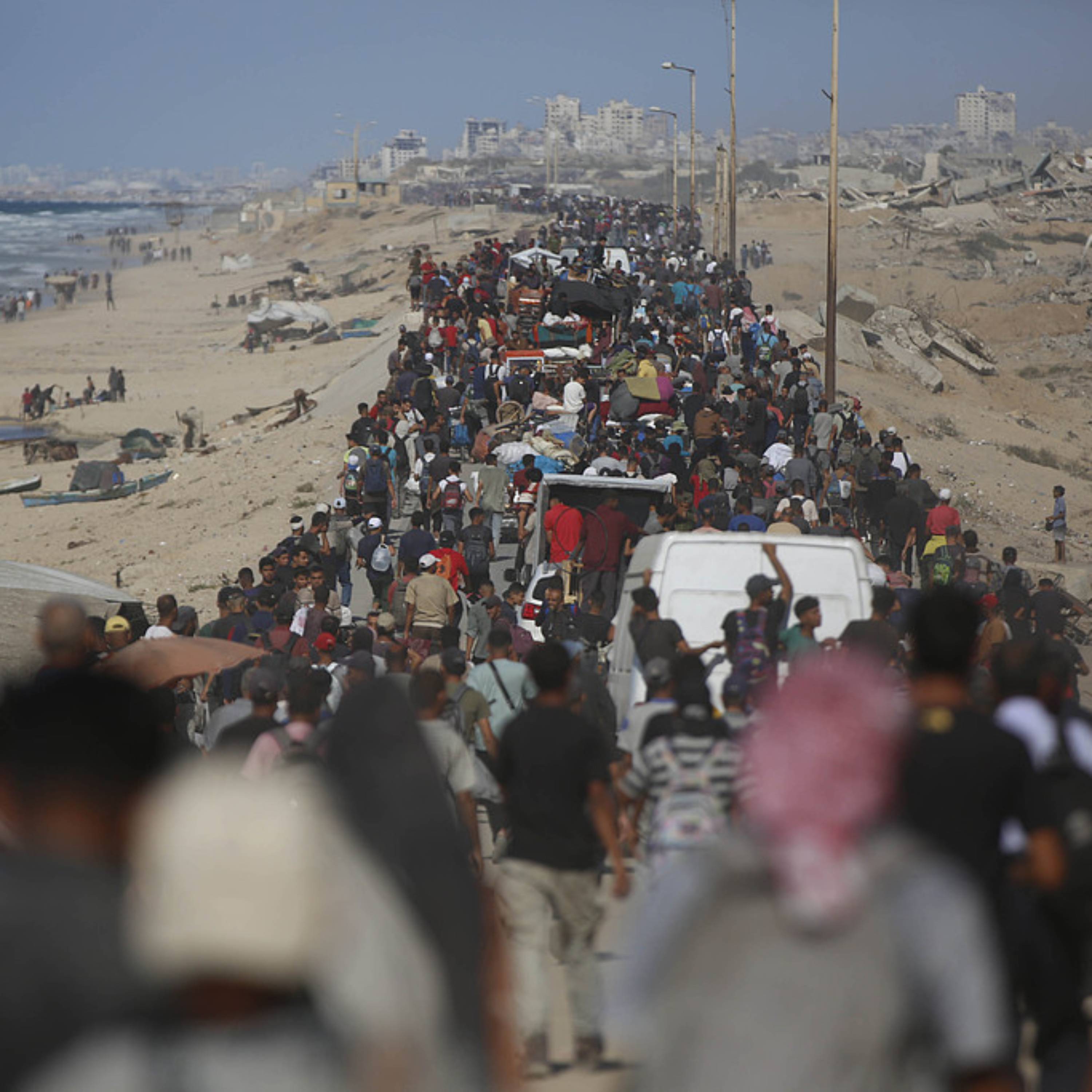 Palestinians return to destroyed homes in Gaza City
