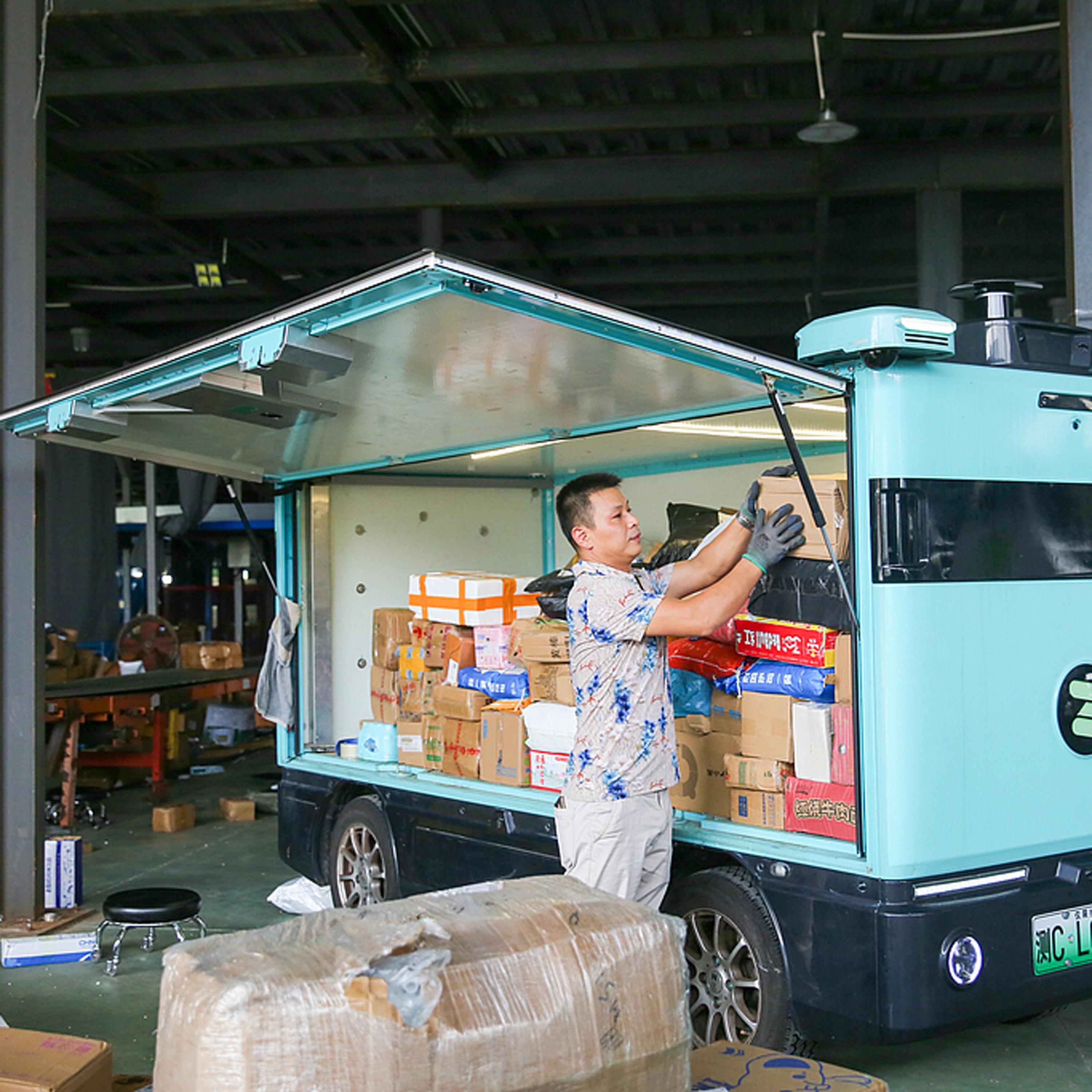 China's express delivery volume tops 150 billion parcels