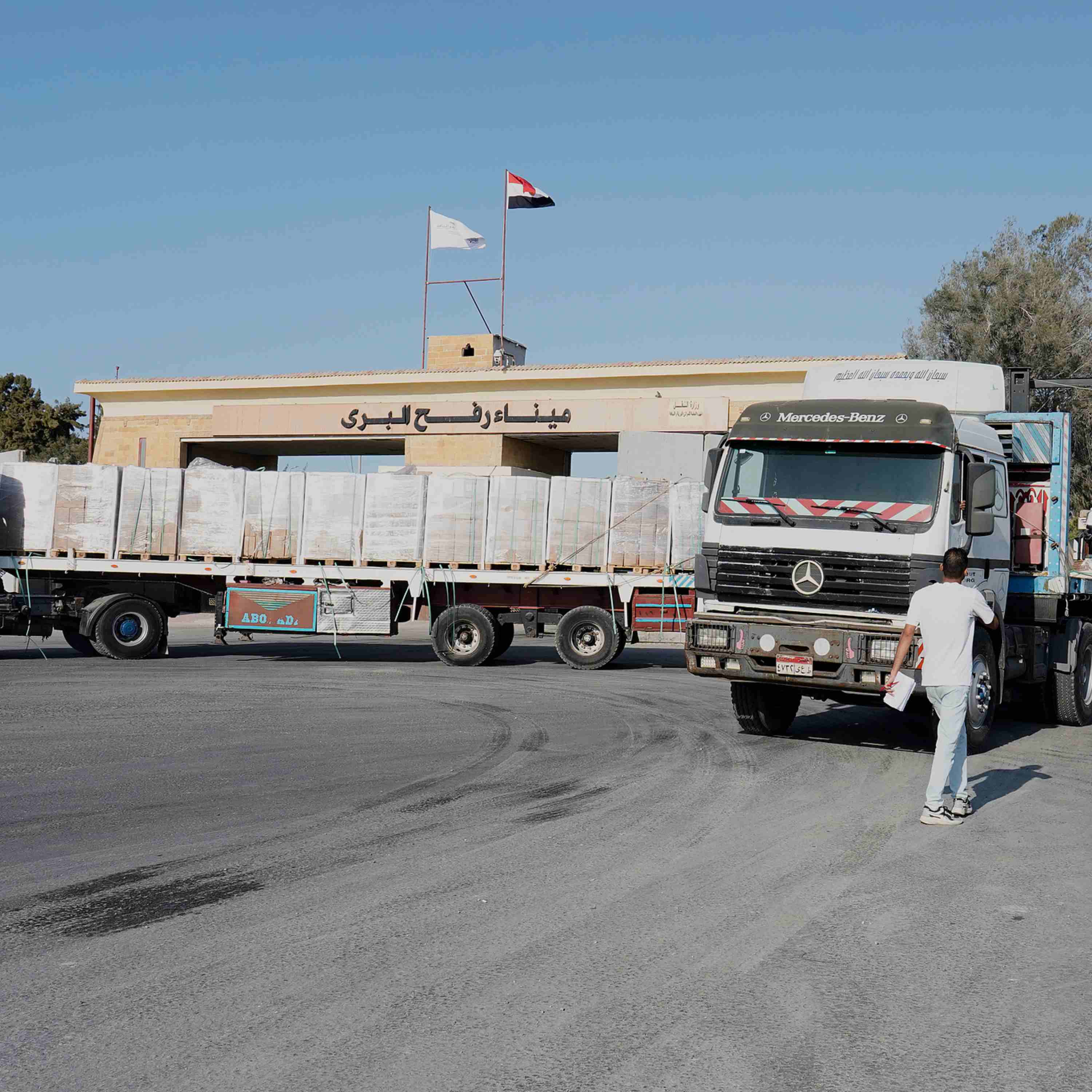 Hamas says Rafah closure to delay handover of Israeli hostage remains